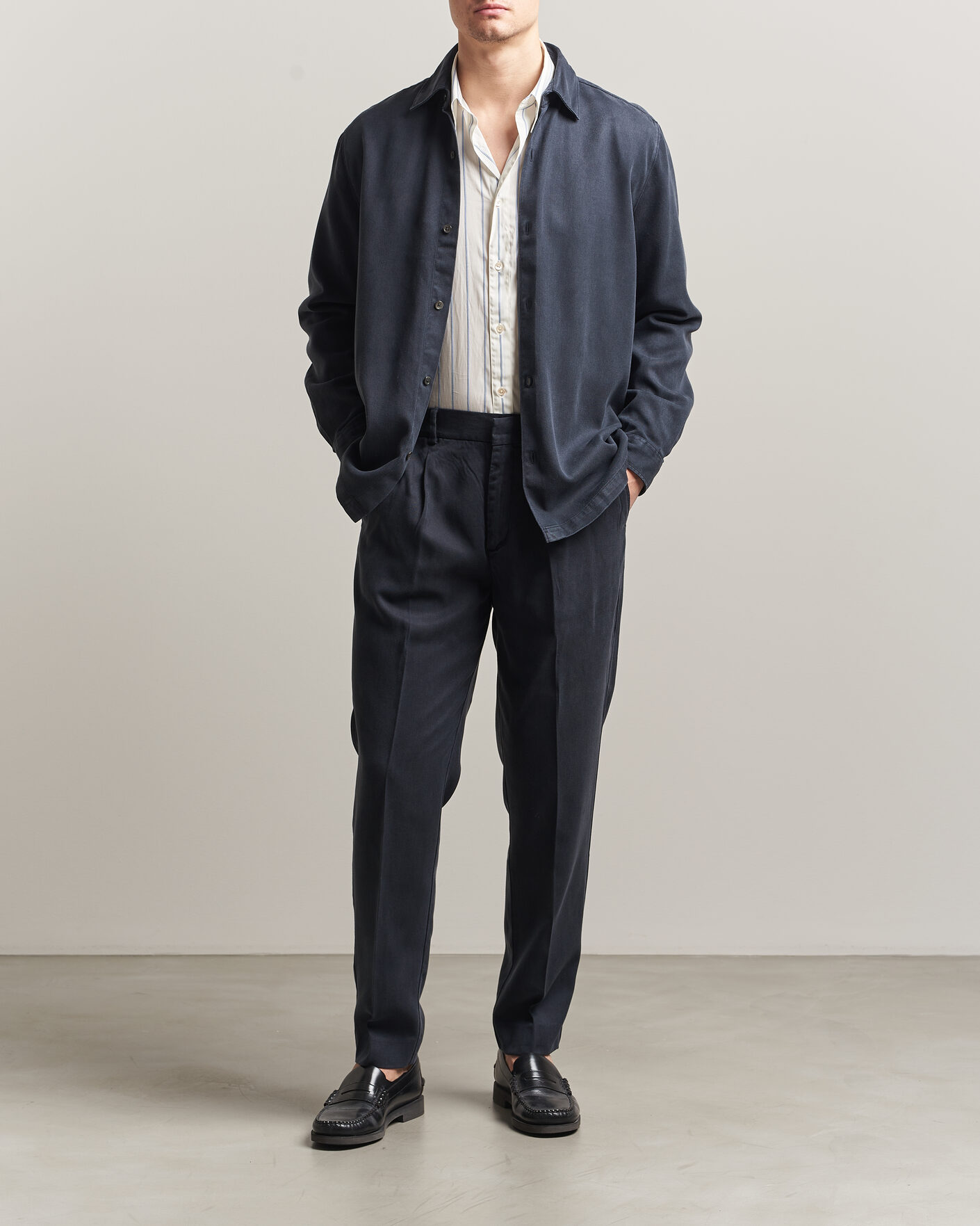 Hombres | Pantalones | A Day's March | Smart Lyocell Trousers Navy