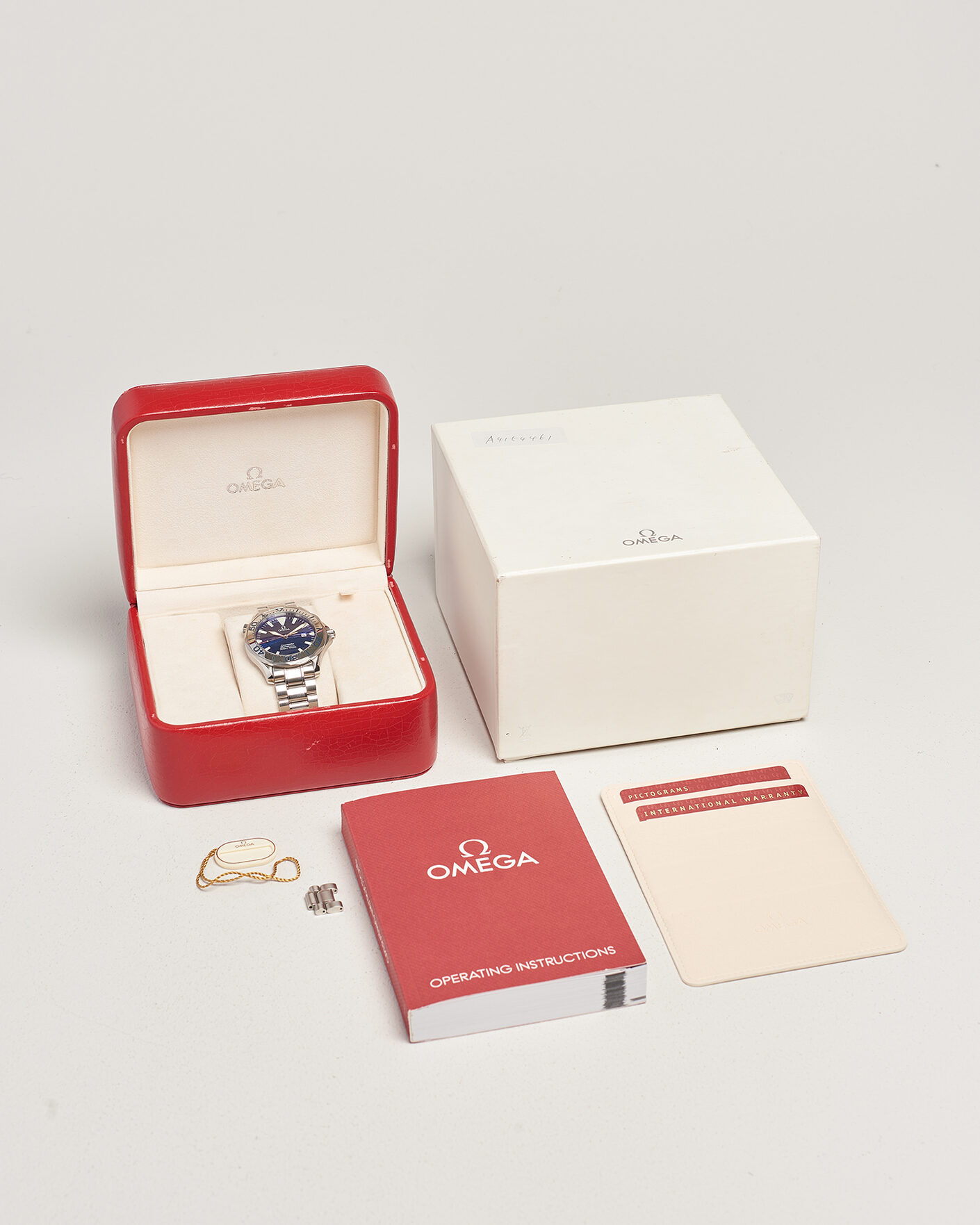 Hombres | Pre-Owned & Vintage Watches | Omega Pre-Owned | Seamaster 300M Electric Blue 