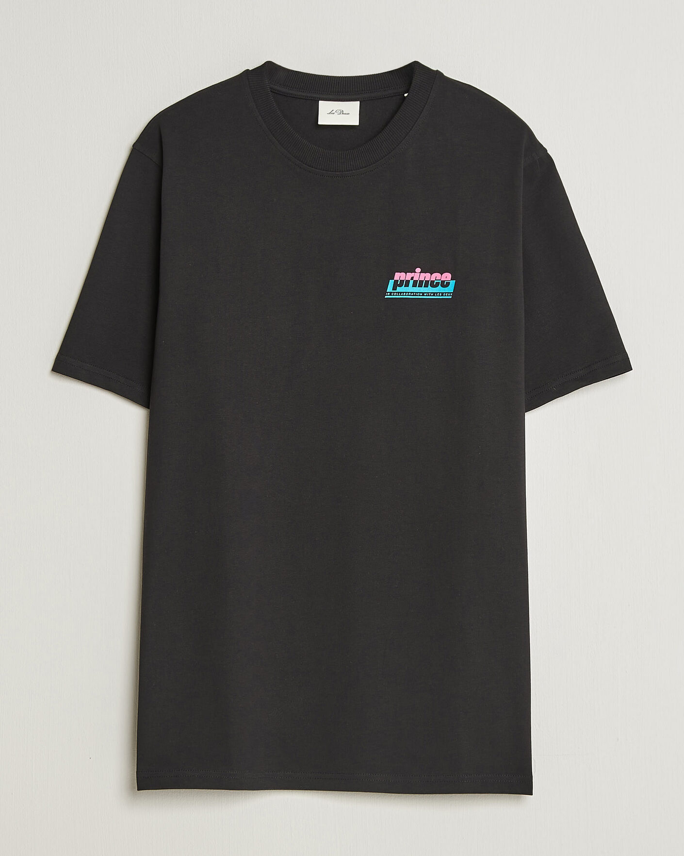 Hombres | Camisetas | LES DEUX | Prince P T-Shirt Black