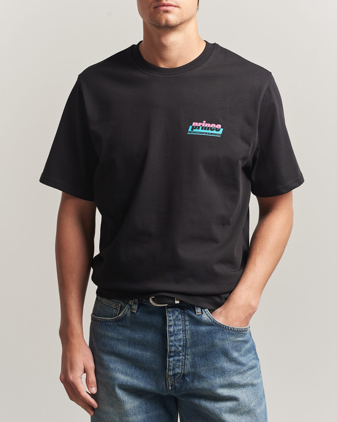 Hombres | Camisetas | LES DEUX | Prince P T-Shirt Black