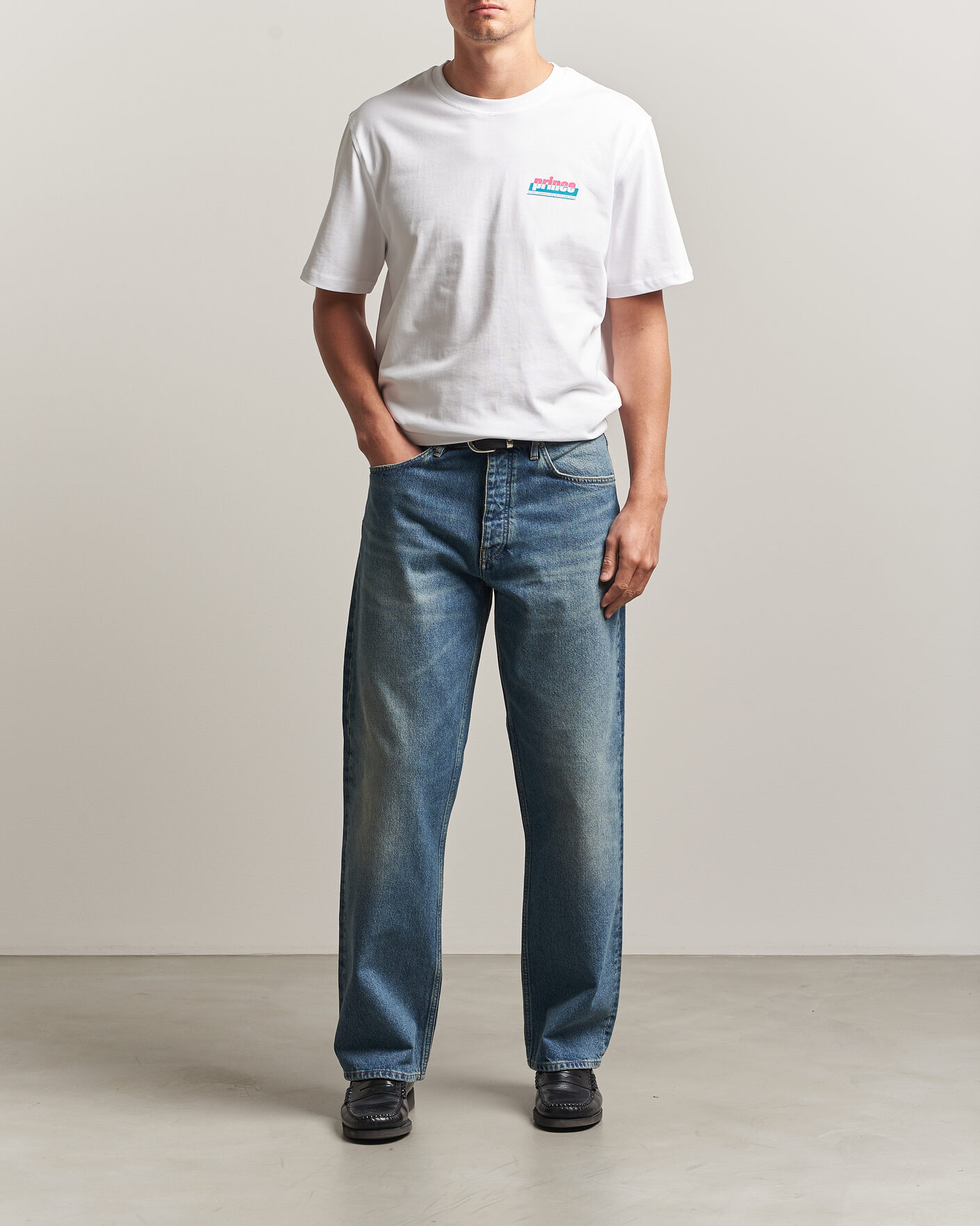 Hombres | Camisetas | LES DEUX | Prince P T-Shirt White