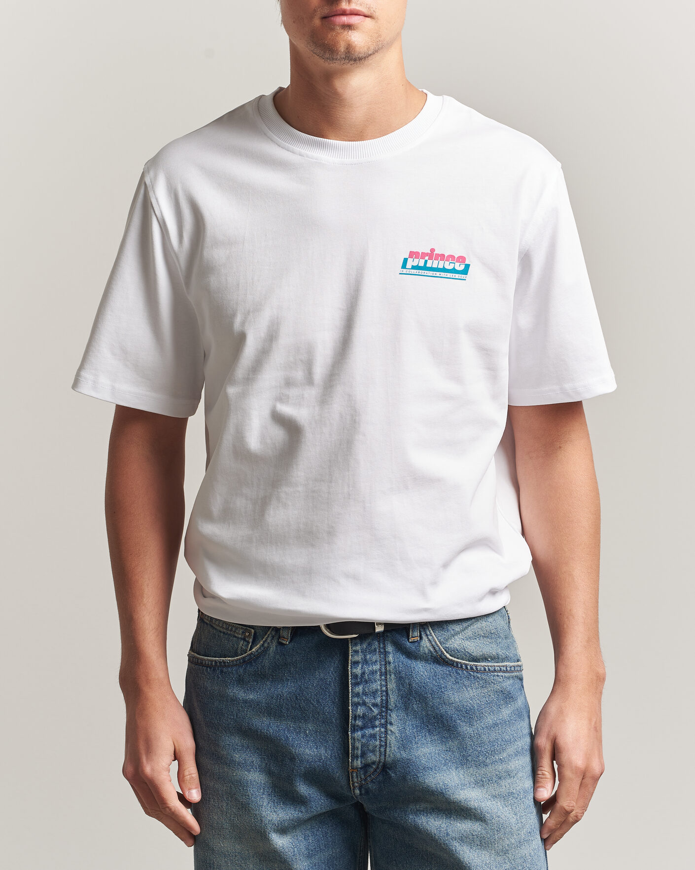 Hombres | Camisetas | LES DEUX | Prince P T-Shirt White
