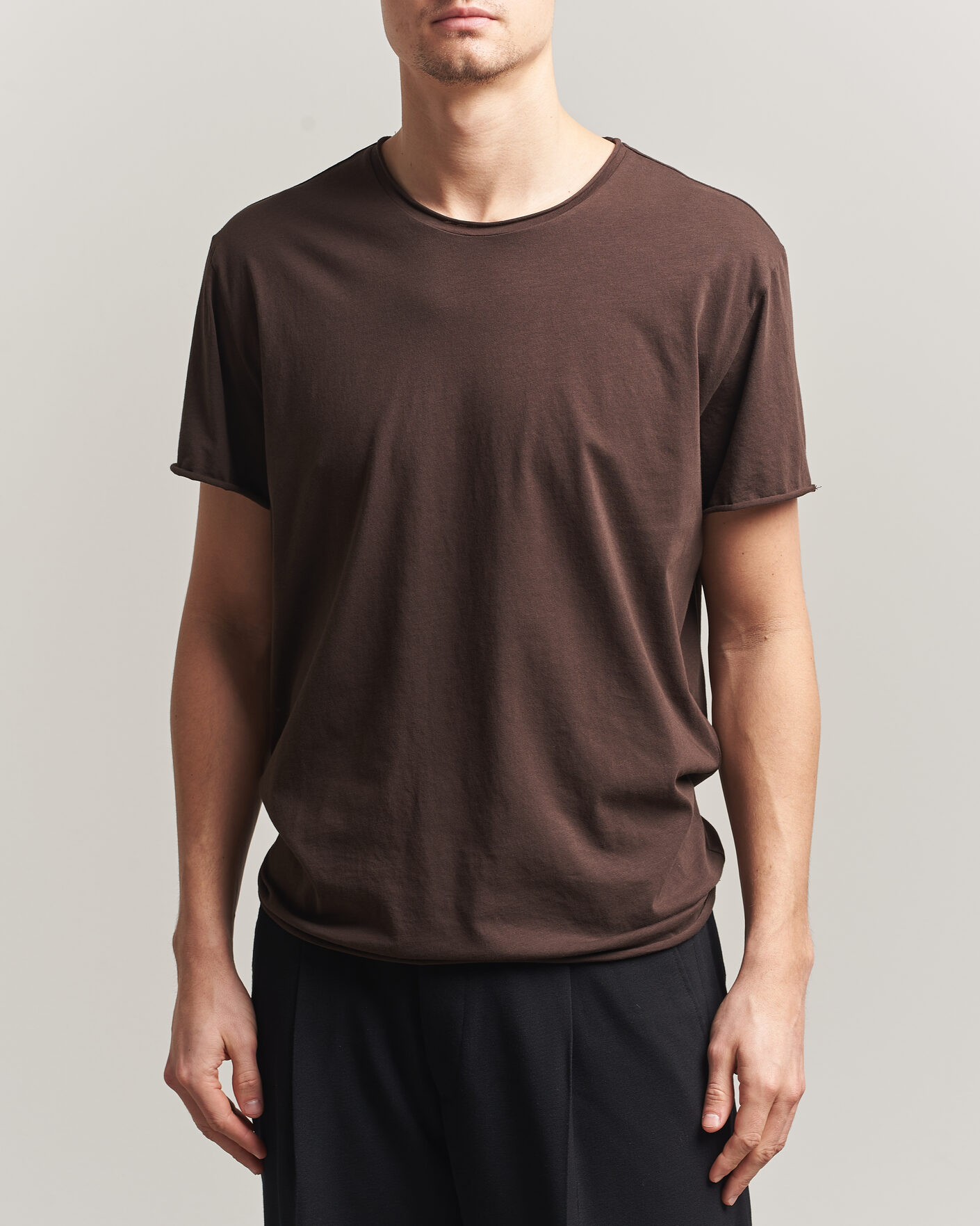 Hombres | Camisetas | Filippa K | Roll Neck Crew Neck T-Shirt Dark Chocolate