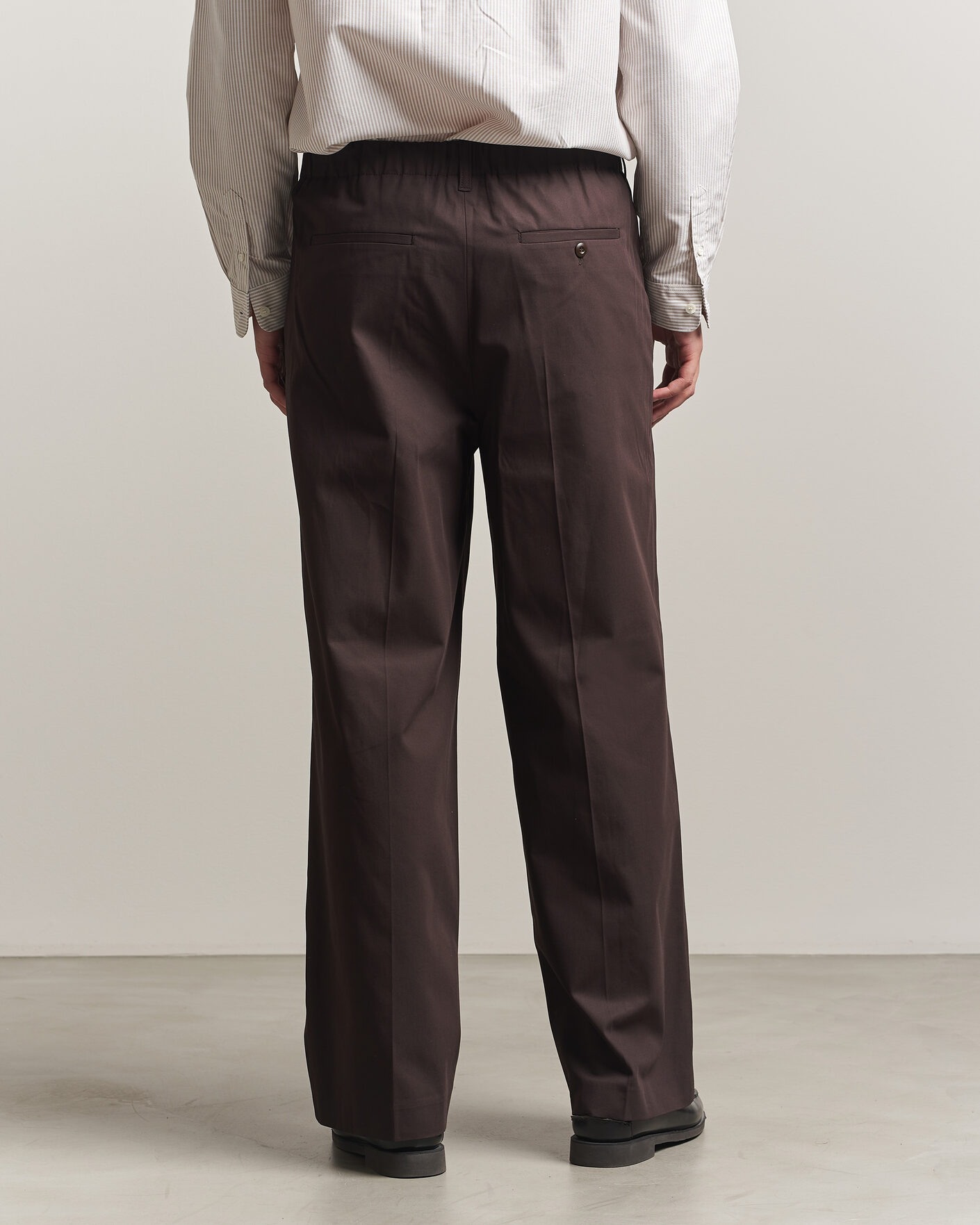 Hombres | Pantalones | Filippa K | Reeve Cotton Trousers Dark Chocolate