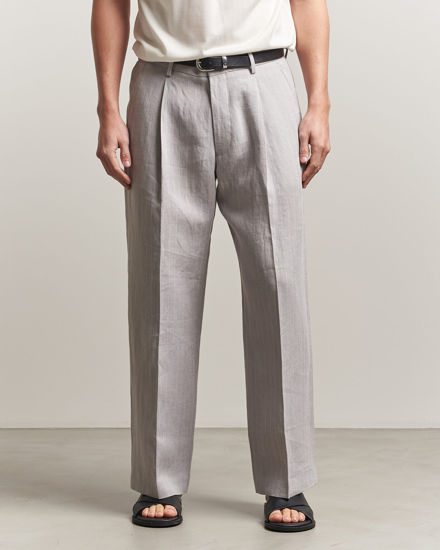Hombres | Pantalones | NN07 | Kay Pinstriped Pleated Linen Trousers Grey