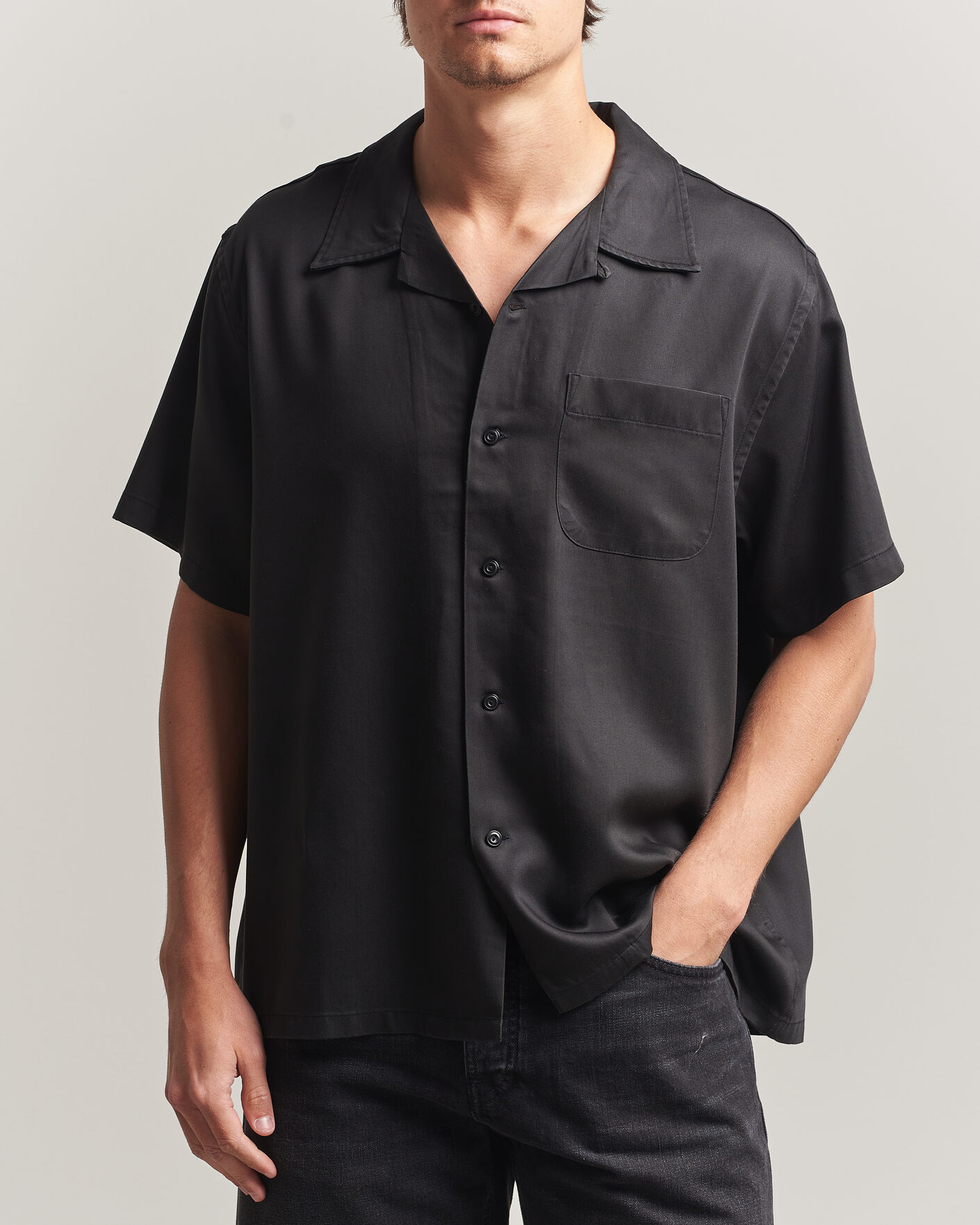 Hombres | Camisas | Nudie Jeans | Arthur Bowling Shirt Saftey Pi Black