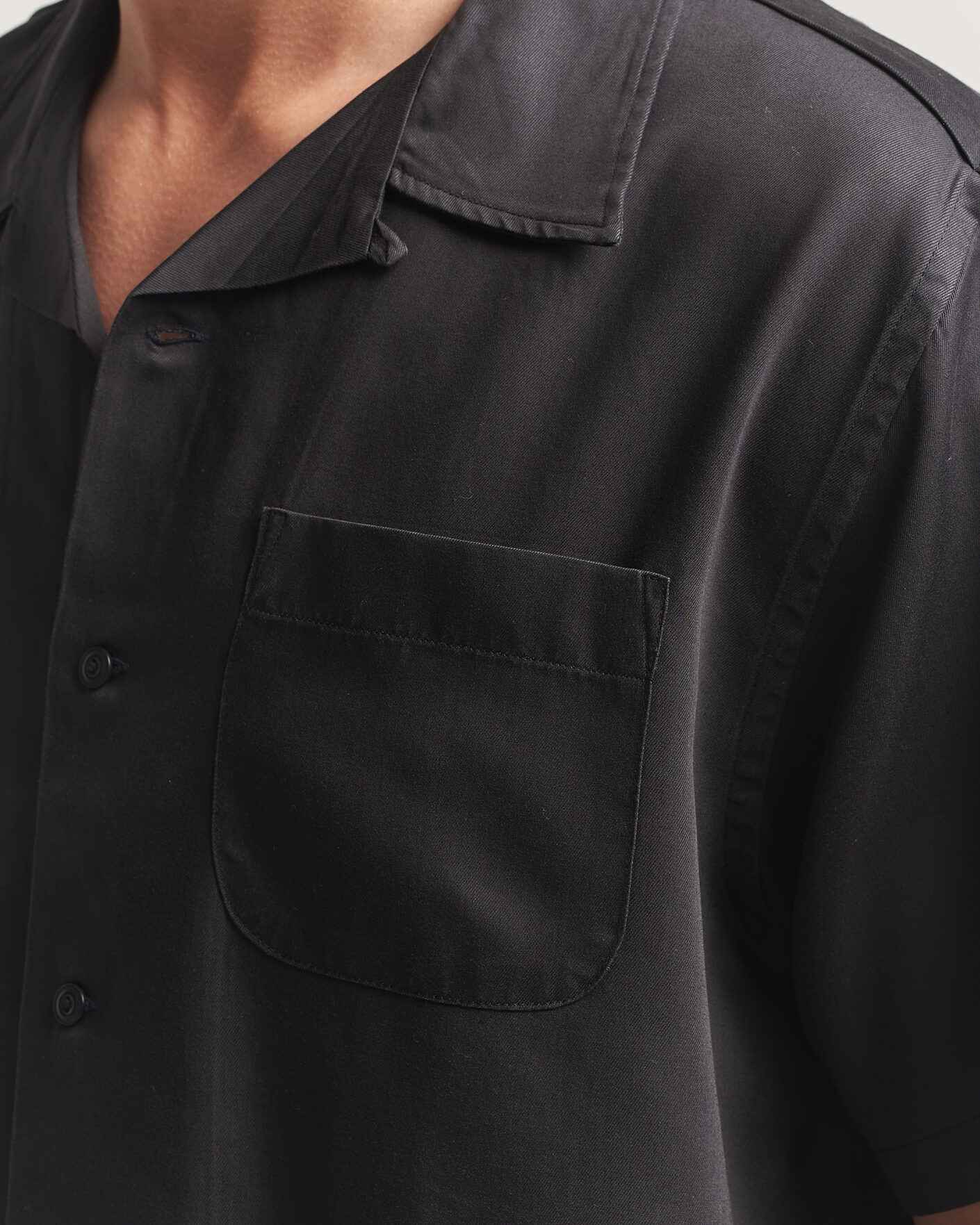 Hombres | Camisas | Nudie Jeans | Arthur Bowling Shirt Saftey Pi Black