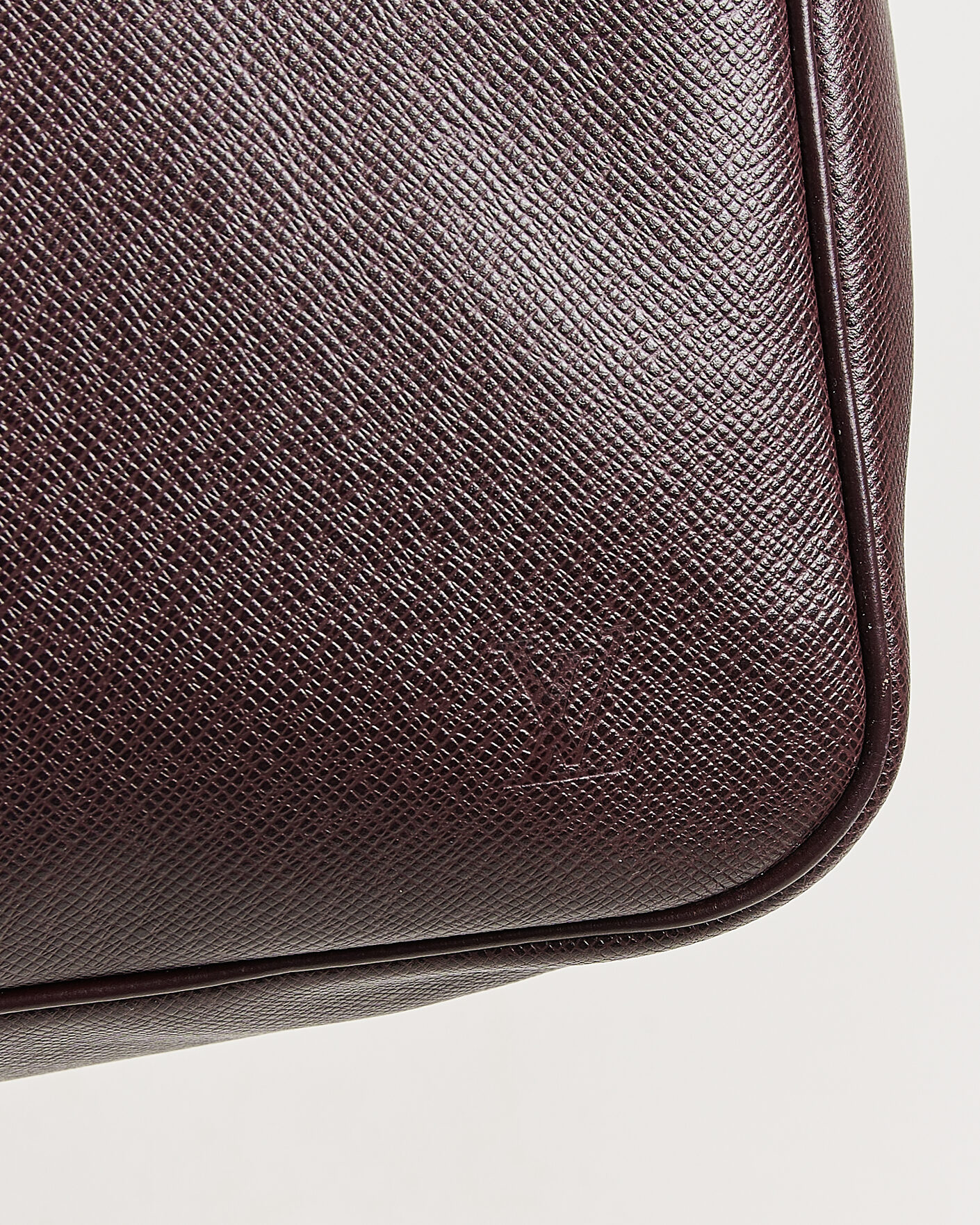 Hombres | Pre-Owned & Vintage Bags | Louis Vuitton Pre-Owned | Taiga Kendall Weekend Bag PM Burgundy