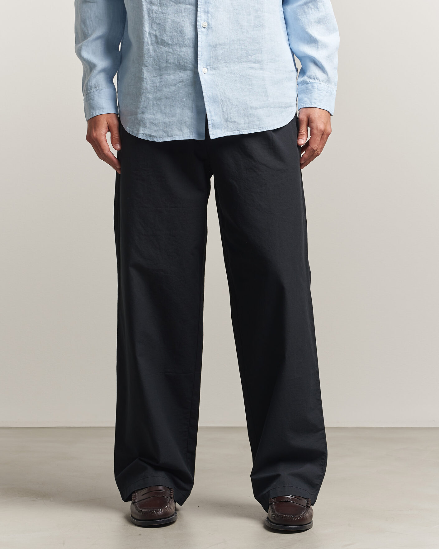 Hombres | Pantalones | Samsøe Samsøe | Valentin Cotton/Linen Pleated Trousers Black