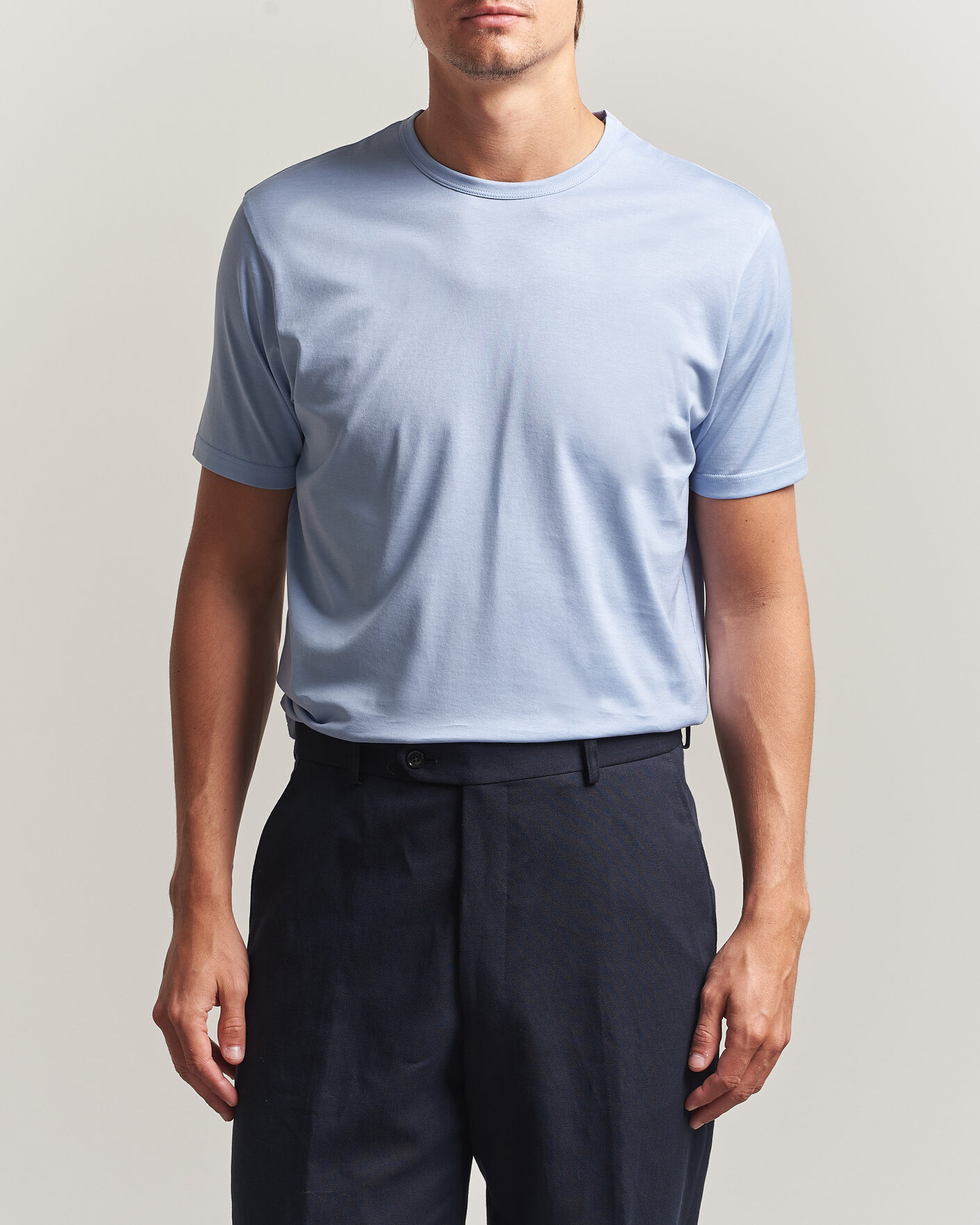 Hombres | Camisetas | Sunspel | Crew Neck Q82 Cotton T-Shirt Sky Blue