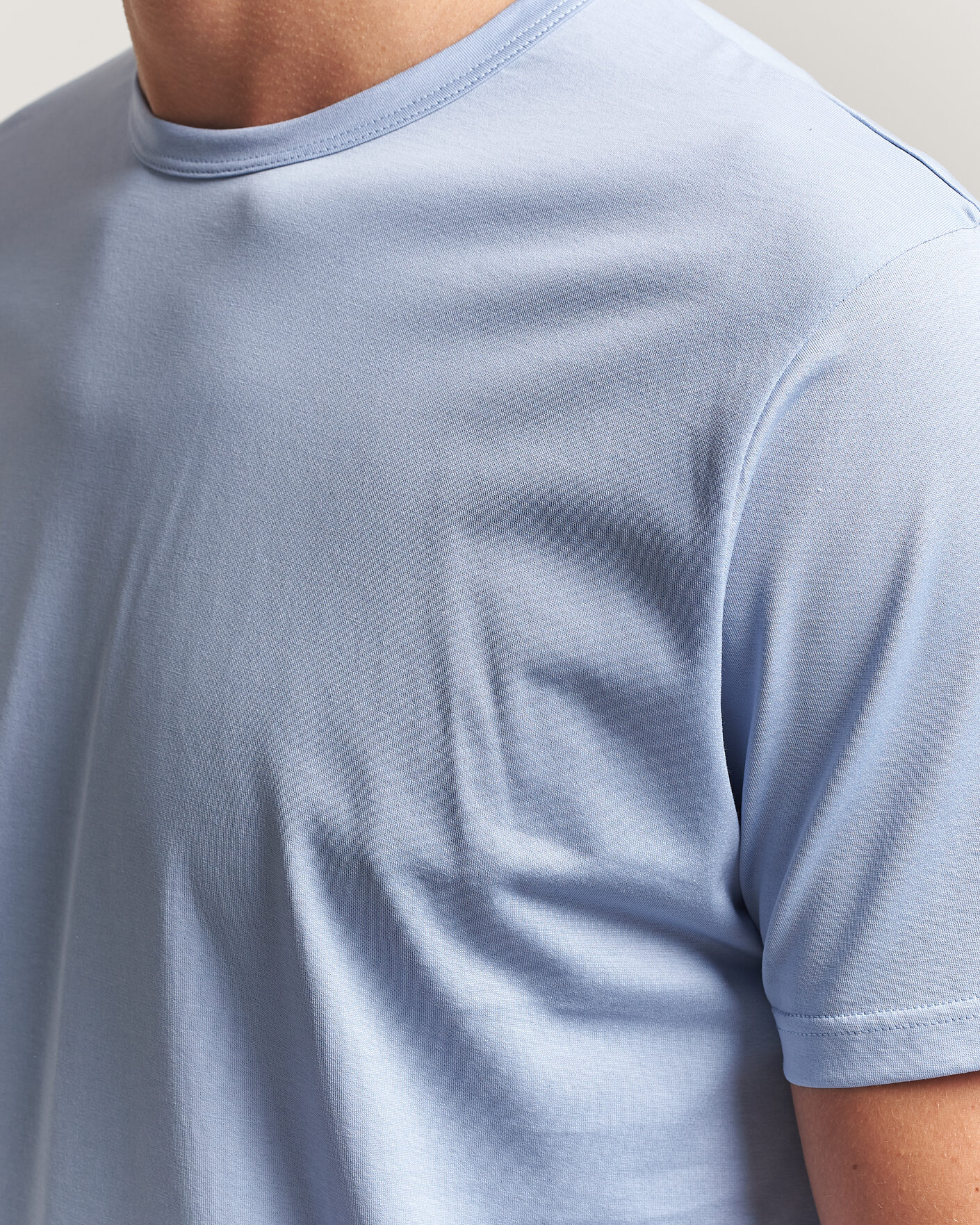 Hombres | Camisetas | Sunspel | Crew Neck Q82 Cotton T-Shirt Sky Blue