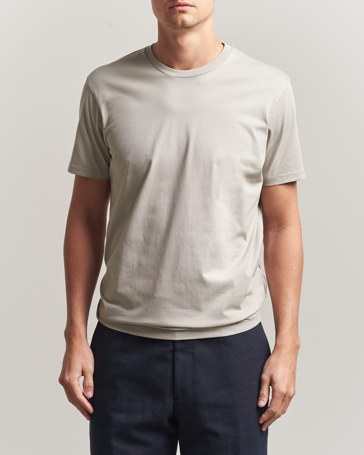 Hombres | Camisetas | Sunspel | Riviera Midweight T-Shirt Ash