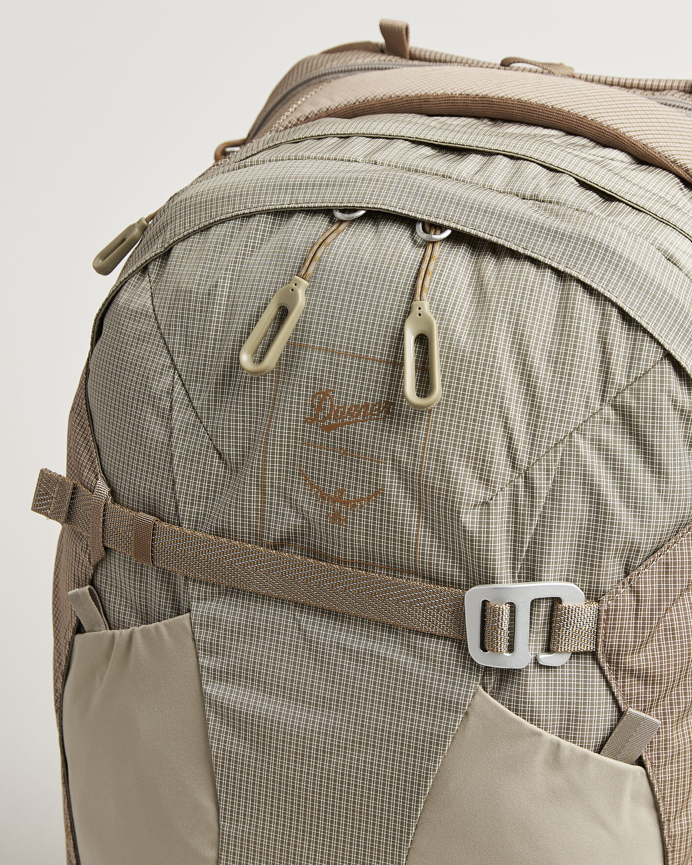 Hombres | Bolsos | Osprey | X Danner Farpoint 40 Sawdust - Latte Brown