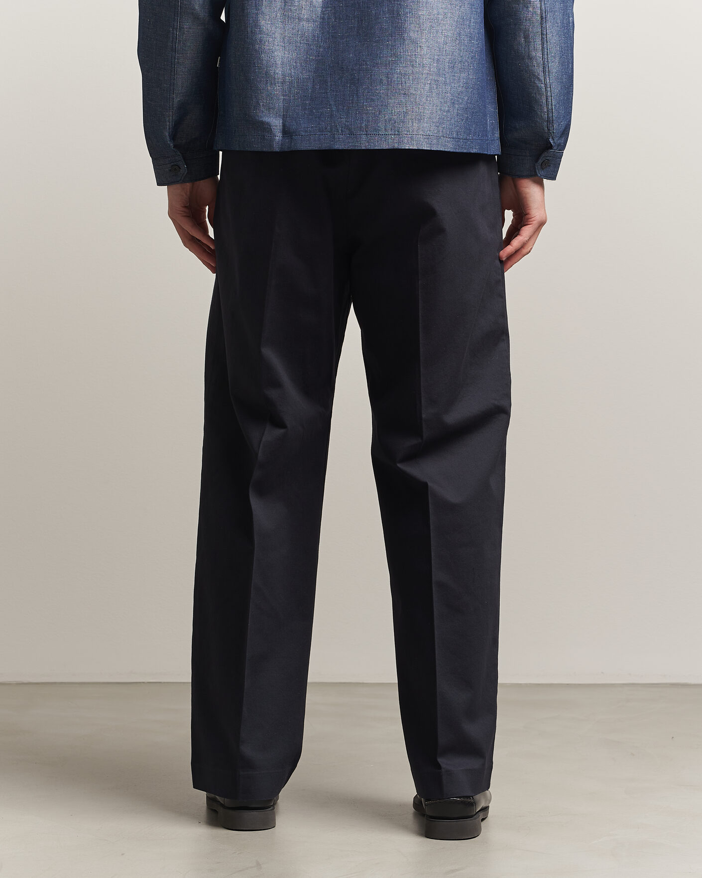 Hombres | Pantalones | NN07 | Kay Relaxed Fit Pleated Cotton Trousers Navy Blue