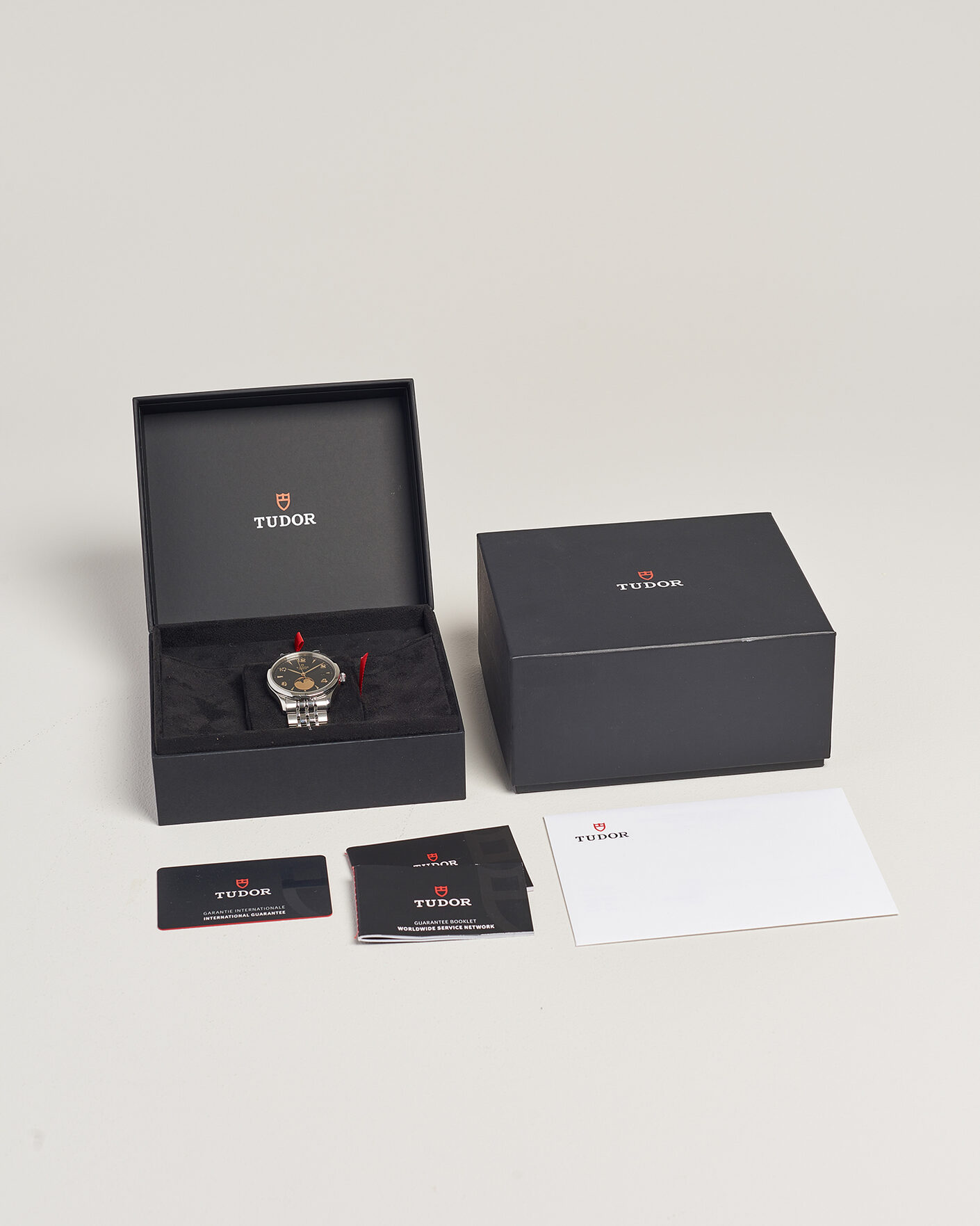 Hombres | Pre-Owned & Vintage Watches | Tudor Pre-Owned | 1926 Luna