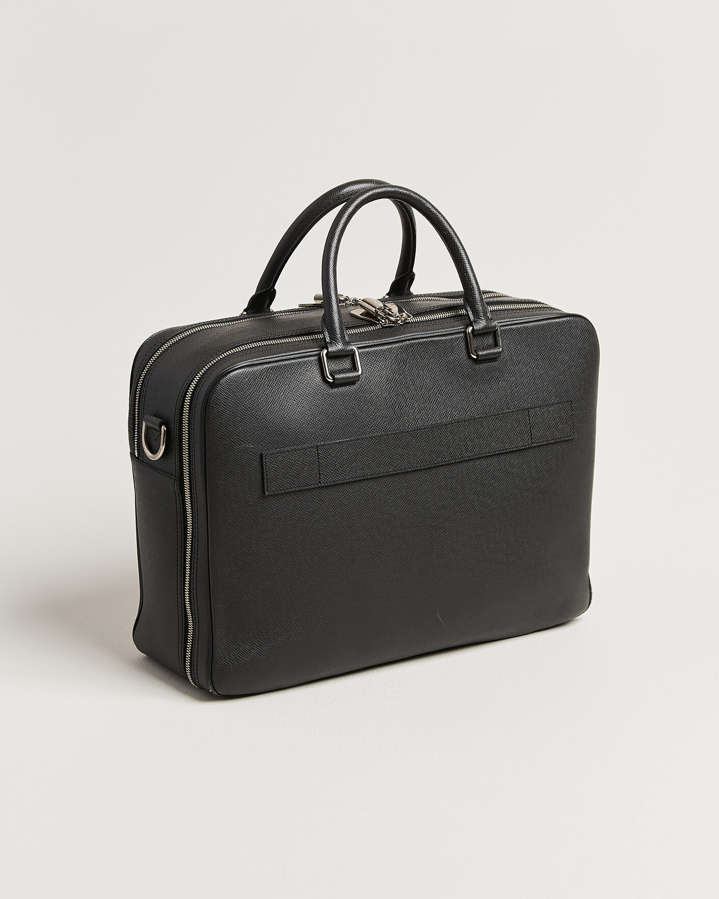 Hombres | Pre-Owned & Vintage Bags | Louis Vuitton Pre-Owned | Overnight Bag Taiga Leather Black