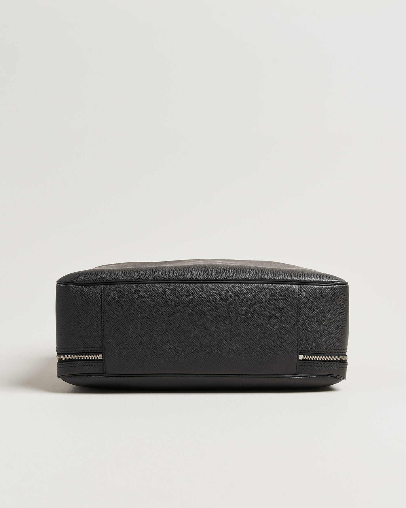 Hombres | Pre-Owned & Vintage Bags | Louis Vuitton Pre-Owned | Overnight Bag Taiga Leather Black