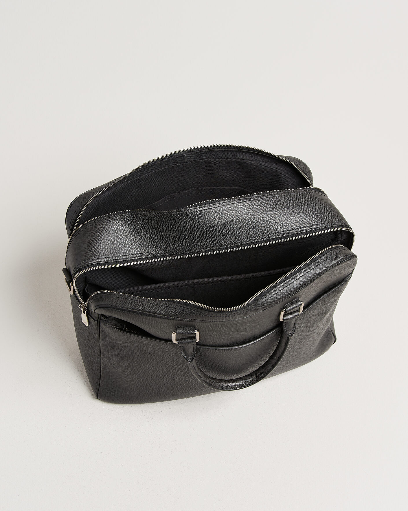 Hombres | Pre-Owned & Vintage Bags | Louis Vuitton Pre-Owned | Overnight Bag Taiga Leather Black