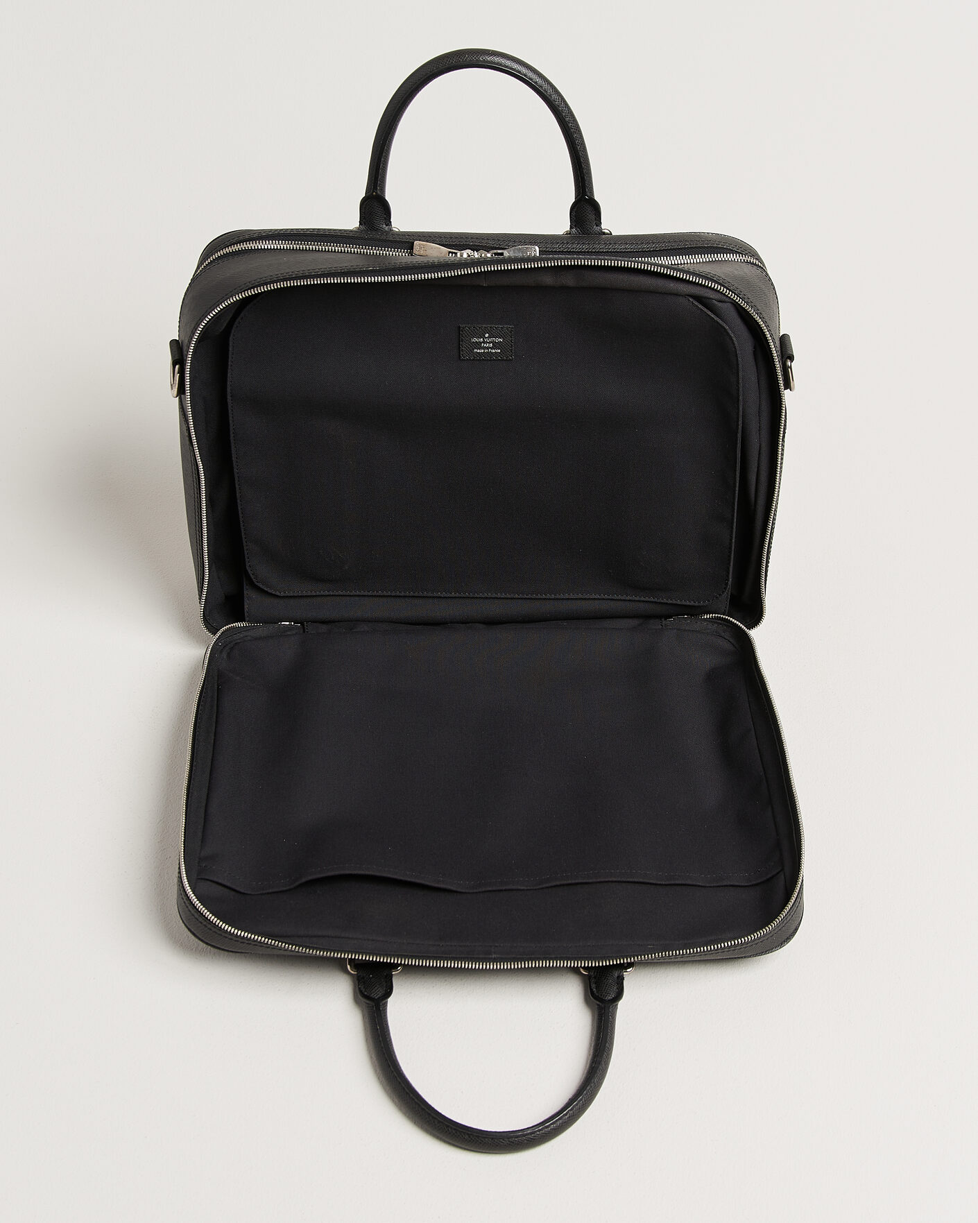 Hombres | Pre-Owned & Vintage Bags | Louis Vuitton Pre-Owned | Overnight Bag Taiga Leather Black