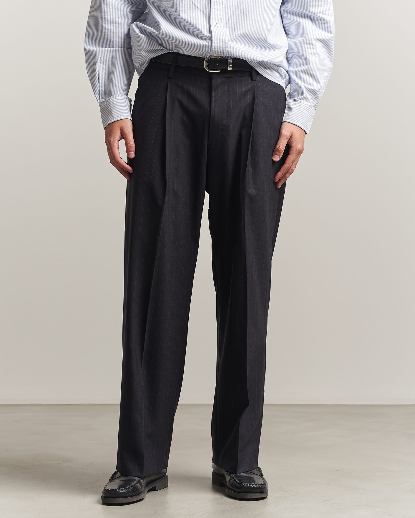 Hombres | Pantalones | NN07 | Kay Pinstriped Pleated Trousers Navy Blue