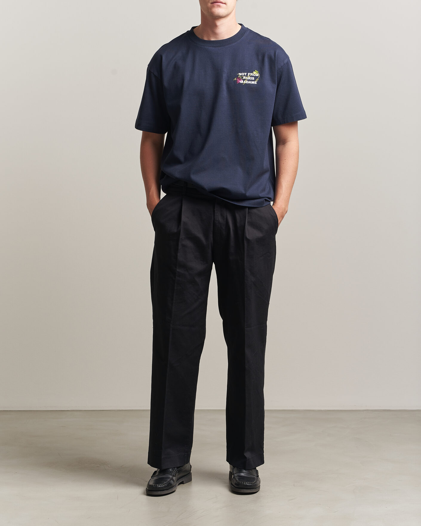 Hombres | Camisetas | Drôle de Monsieur | Vine Embroidered Slogan T-Shirt Navy