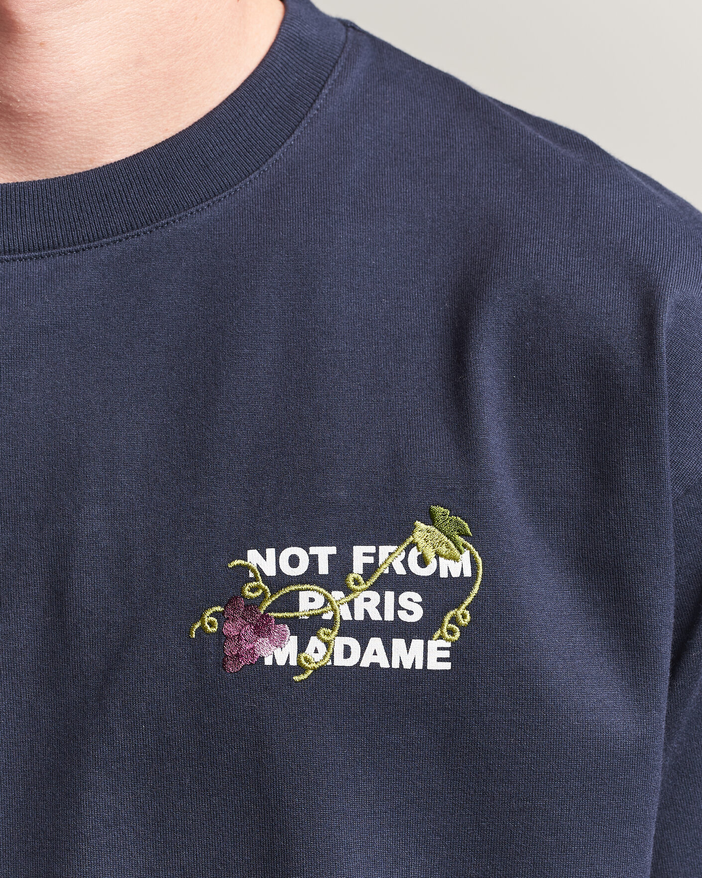 Hombres | Camisetas | Drôle de Monsieur | Vine Embroidered Slogan T-Shirt Navy