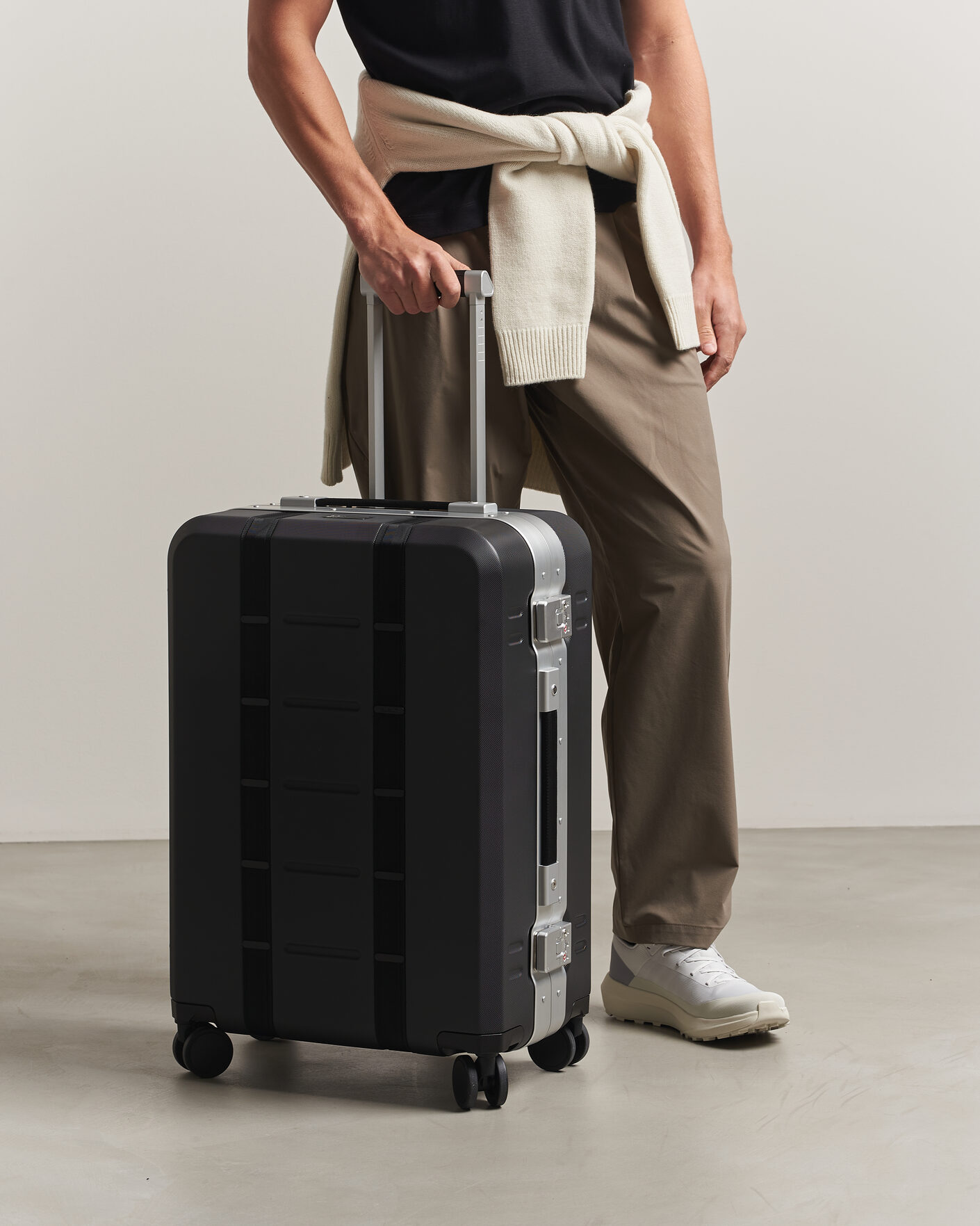 Hombres | Bolsos | DB | Ramverk Pro Check-In Luggage Medium Silver/Black