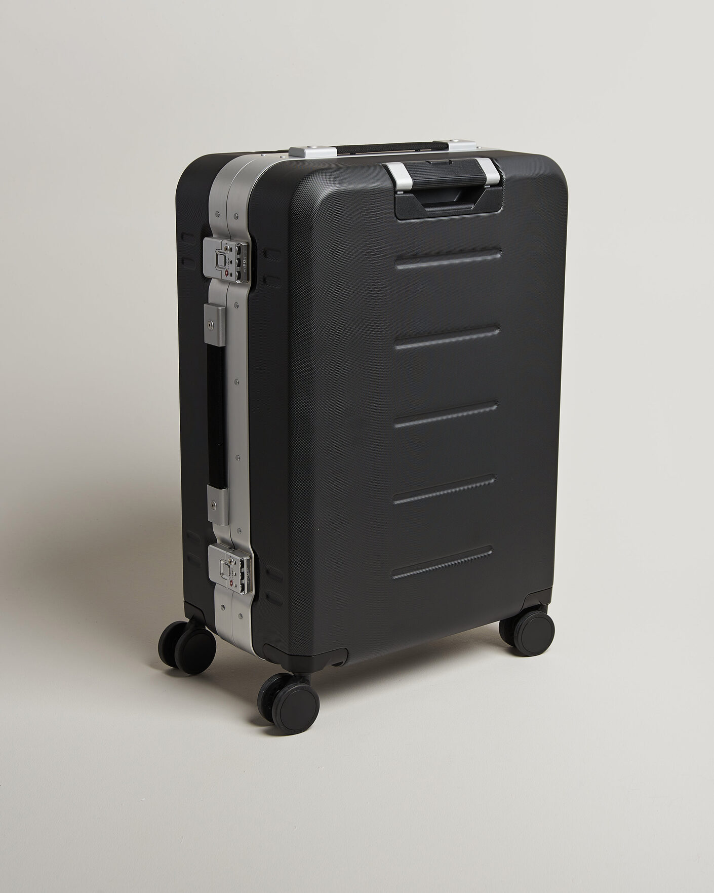 Hombres | Bolsos | DB | Ramverk Pro Check-In Luggage Medium Silver/Black