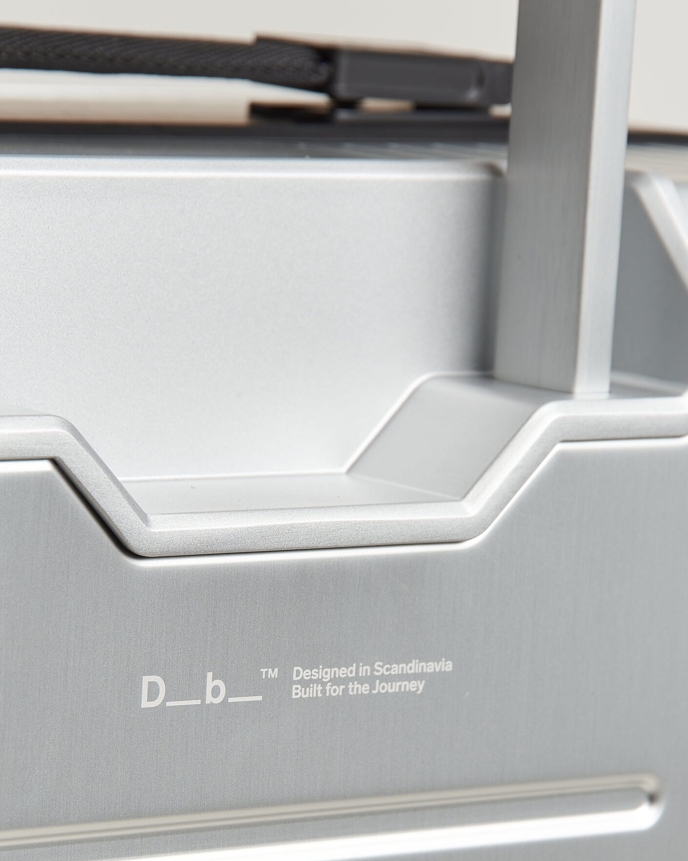 Hombres | Bolsos | DB | Ramverk Alu Pro Check-In Luggage Medium Silver/Onyx