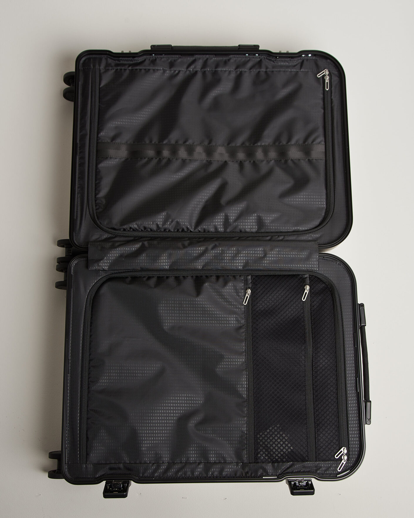 Hombres | Bolsos | DB | Ramverk Alu Pro Check-In Luggage Medium Silver/Onyx