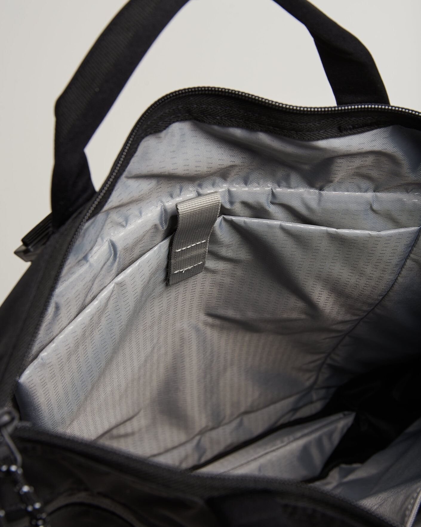 Hombres | DB Utility Tote 32L Black Out | DB | Utility Tote 32L Black Out