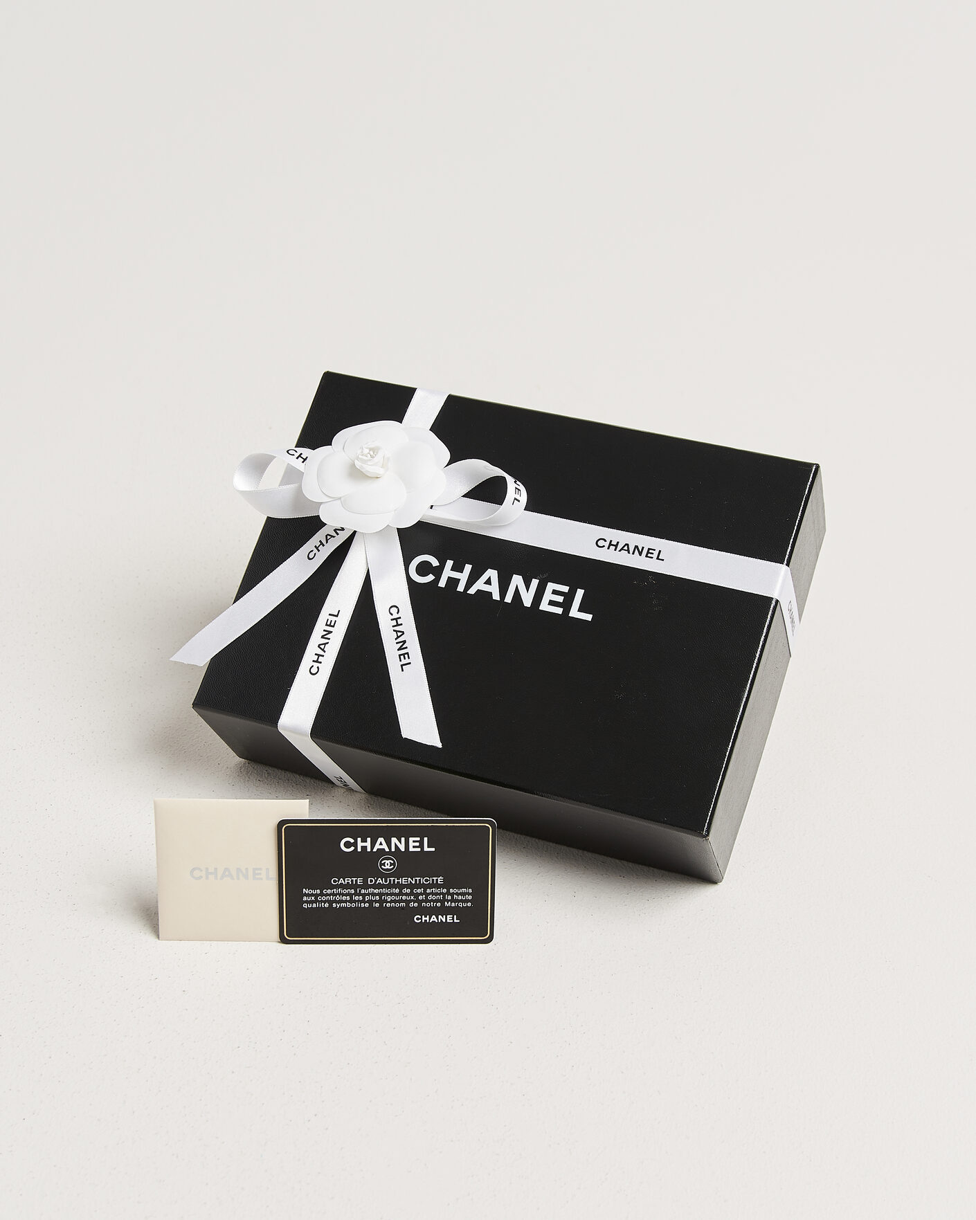 Hombres | Pre-Owned & Vintage Bags | Chanel Pre-Owned | Wallet On Chain Camelia Lambskin Black