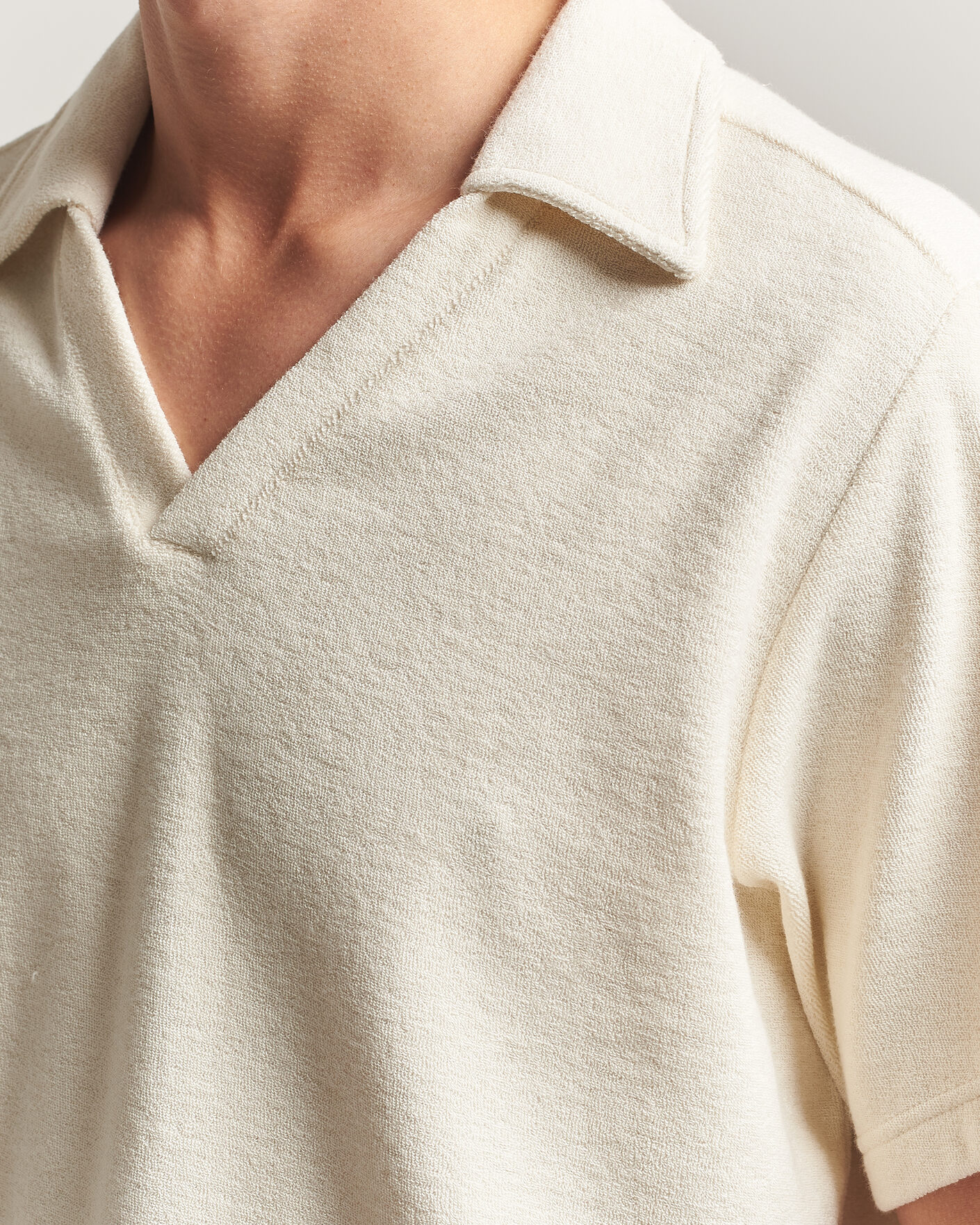 Hombres | Polos | OAS | Serif Regular Fit Terry Open Collar Polo Ecru