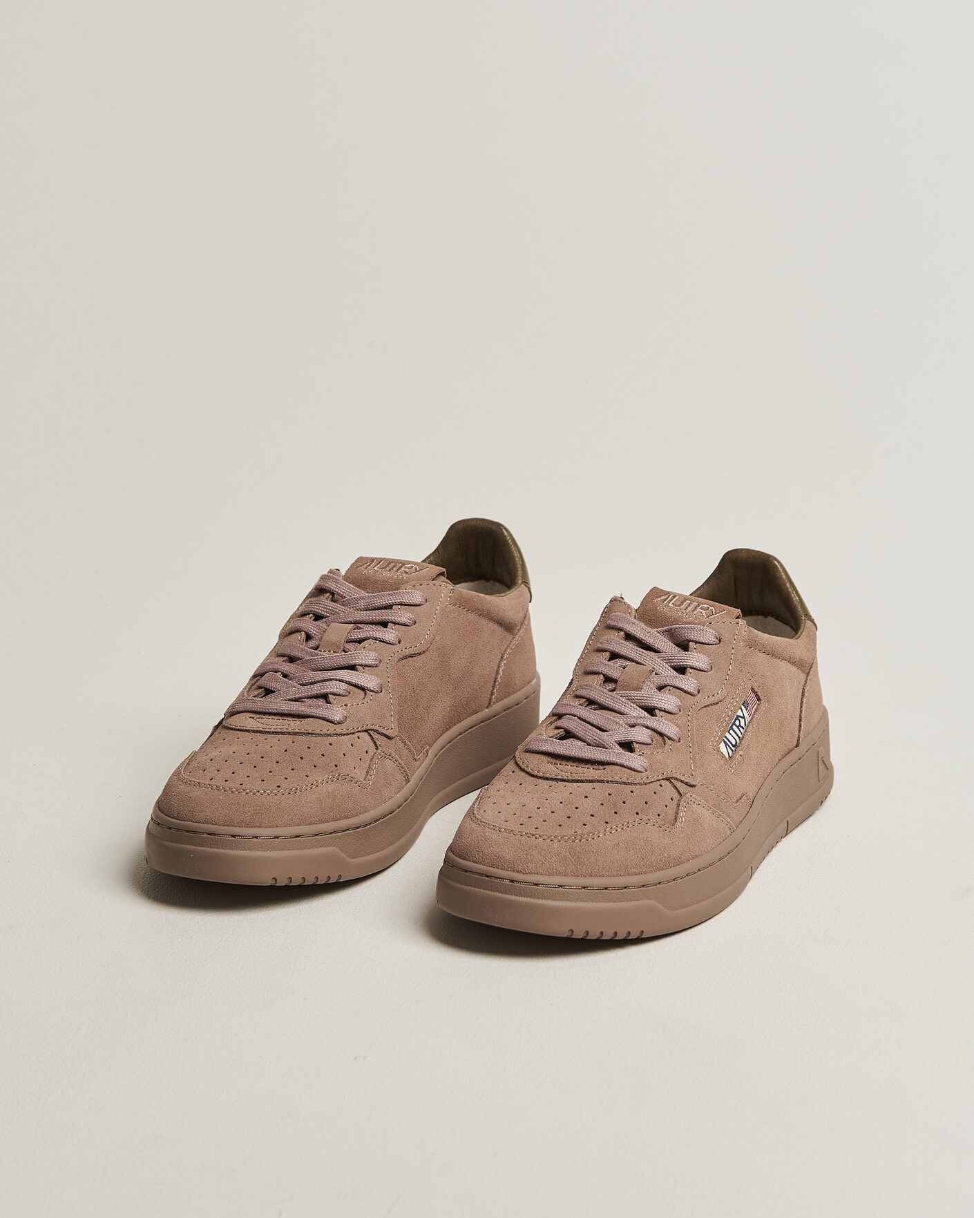 Hombres | Zapatillas | Autry | Medalist Low Suede Sneaker Antilope