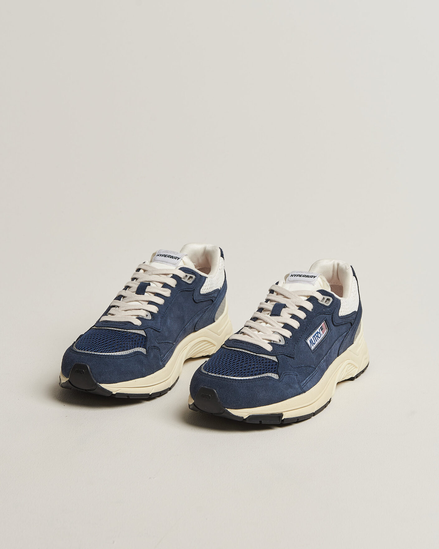 Hombres | Zapatillas | Autry | Hyperway Low Suede Running Sneaker Black