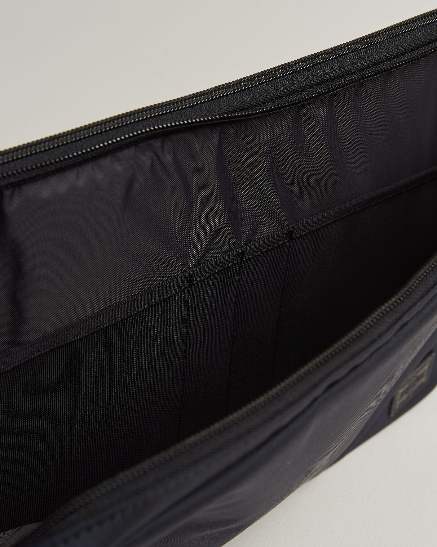 Hombres | Bolsos | Porter-Yoshida & Co. | View Document Case Navy