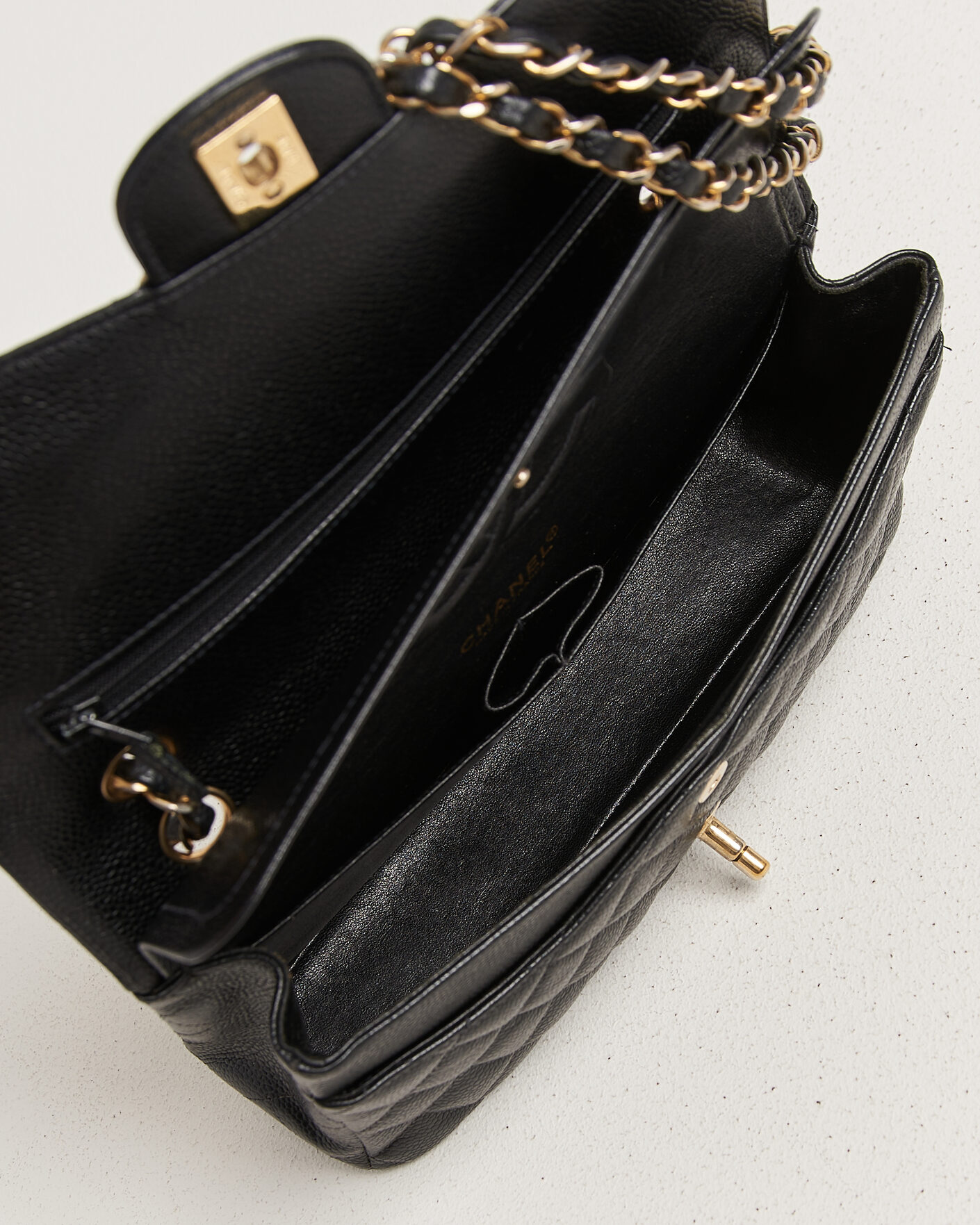 Hombres | Chanel Pre-Owned Classic Medium Double Flap Bag Caviar Leather Black | Chanel Pre-Owned | Classic Medium Double Flap Bag Caviar Leather Black