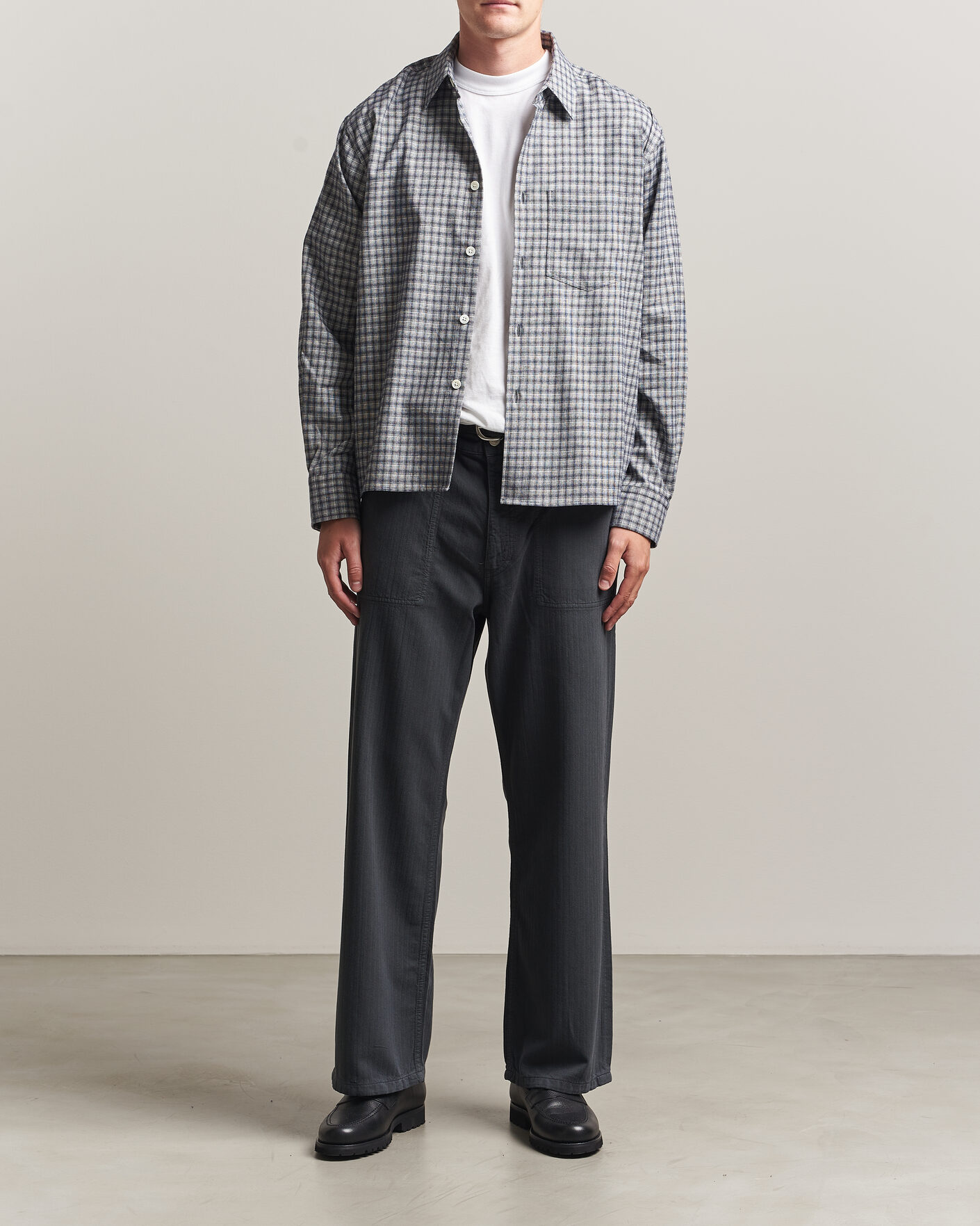 Hombres | Pantalones | Jeanerica | Genua Worker Chino Chevron Anthracite