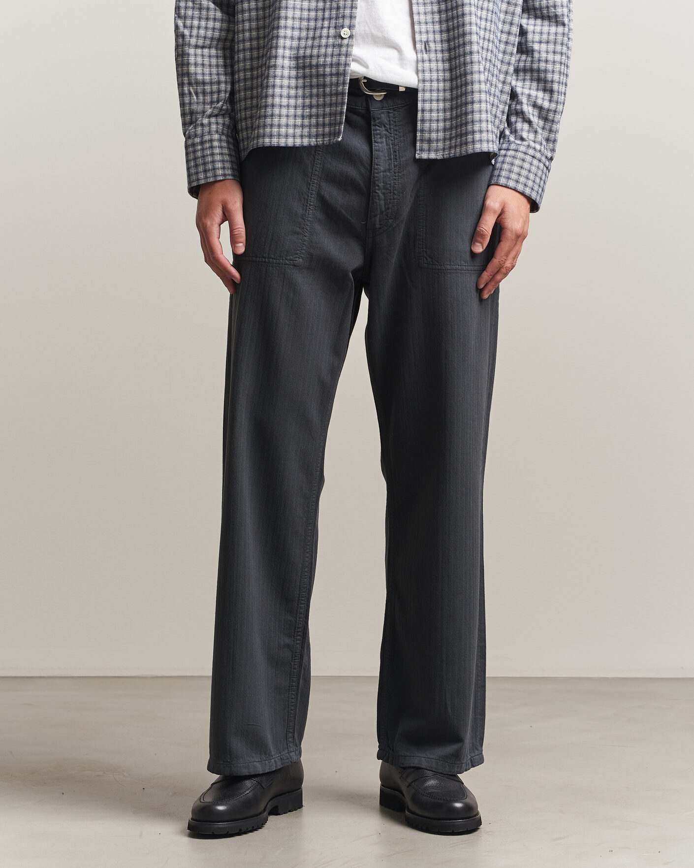 Hombres | Pantalones | Jeanerica | Genua Worker Chino Chevron Anthracite