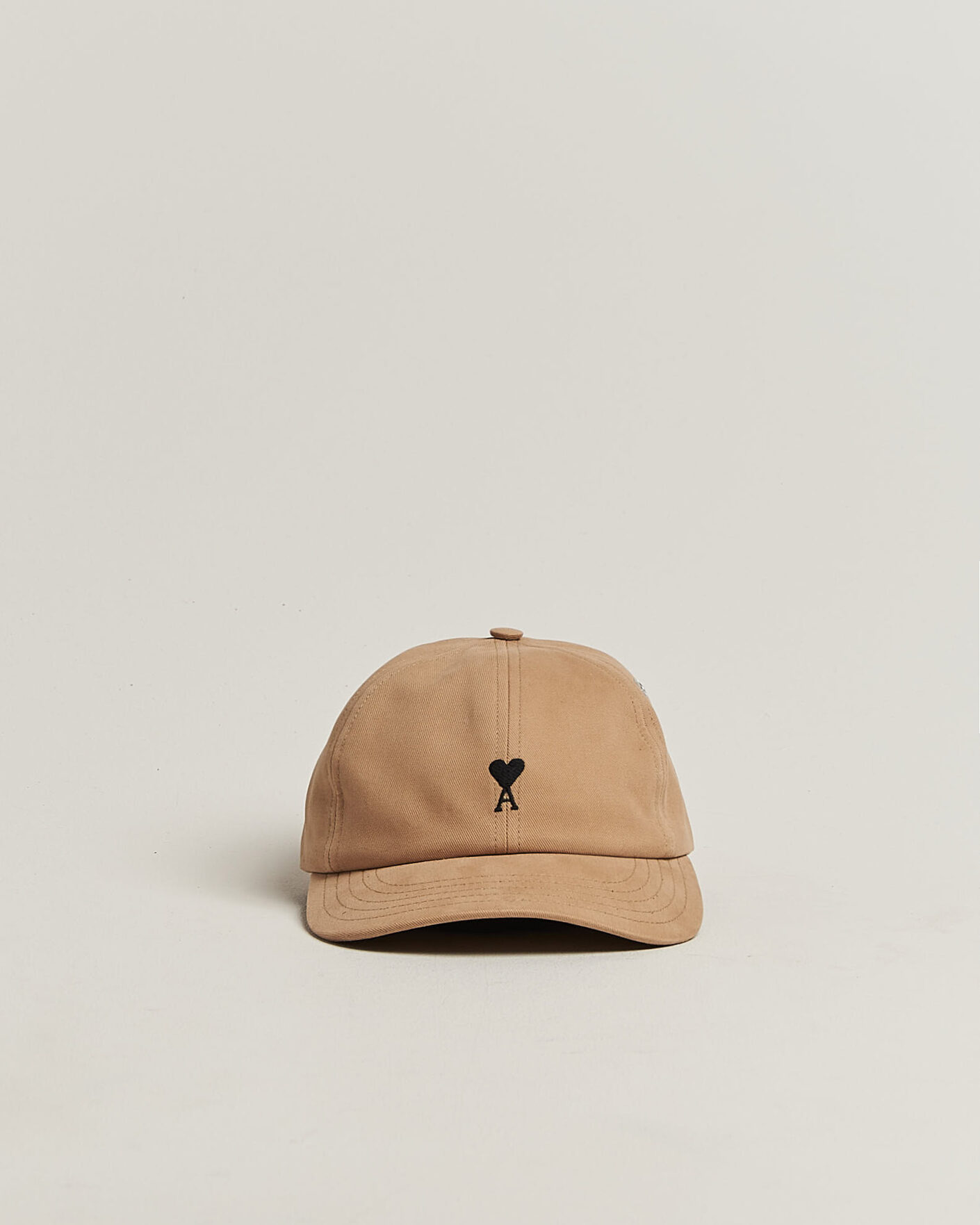 Hombres | Sombreros y gorras | AMI | Contrasted Heart Logo Cap Beige Mastic