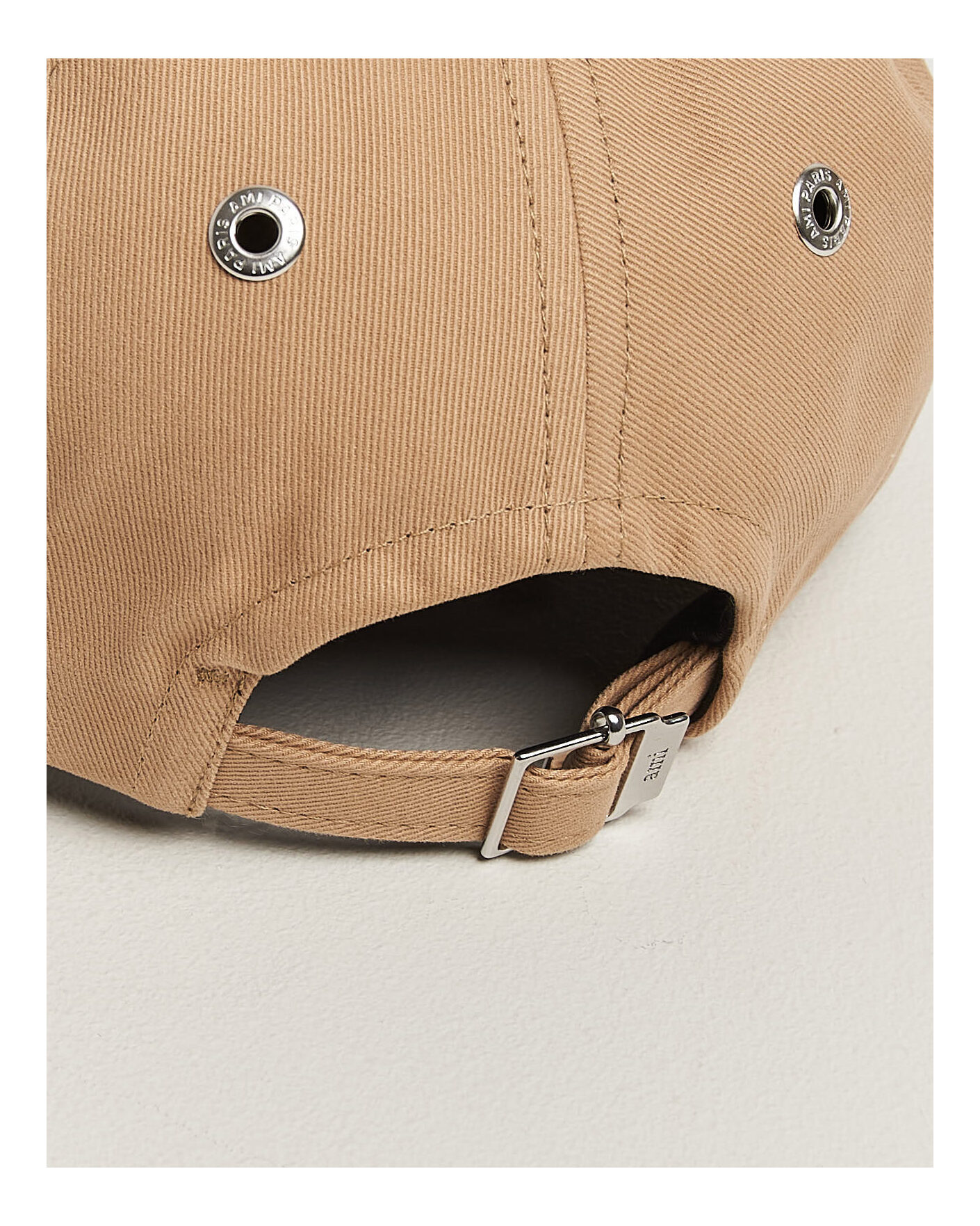 Hombres | Sombreros y gorras | AMI | Contrasted Heart Logo Cap Beige Mastic