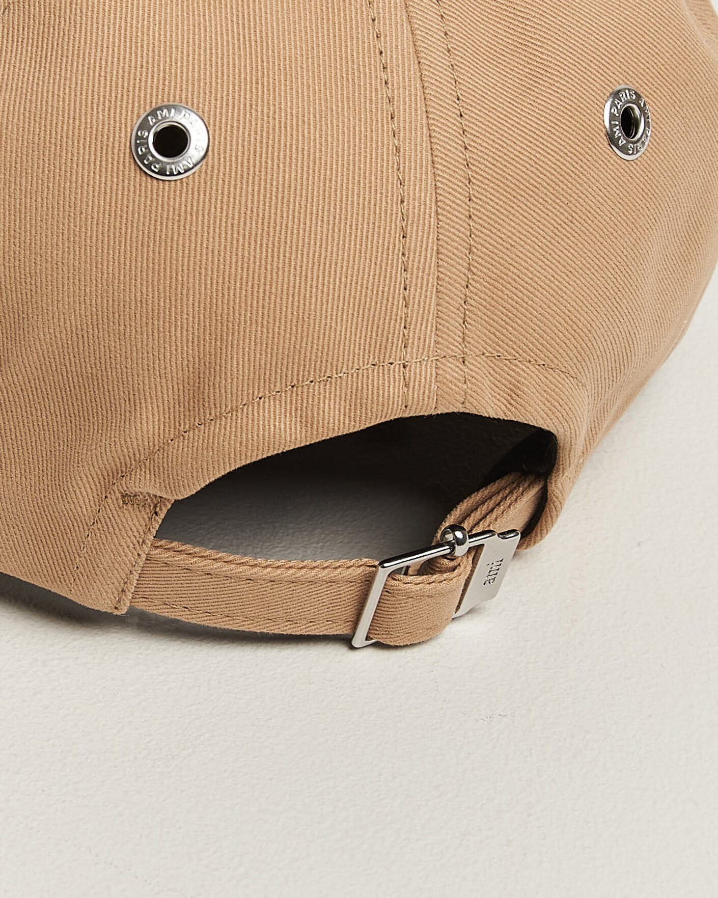Hombres | Sombreros y gorras | AMI | Contrasted Heart Logo Cap Beige Mastic