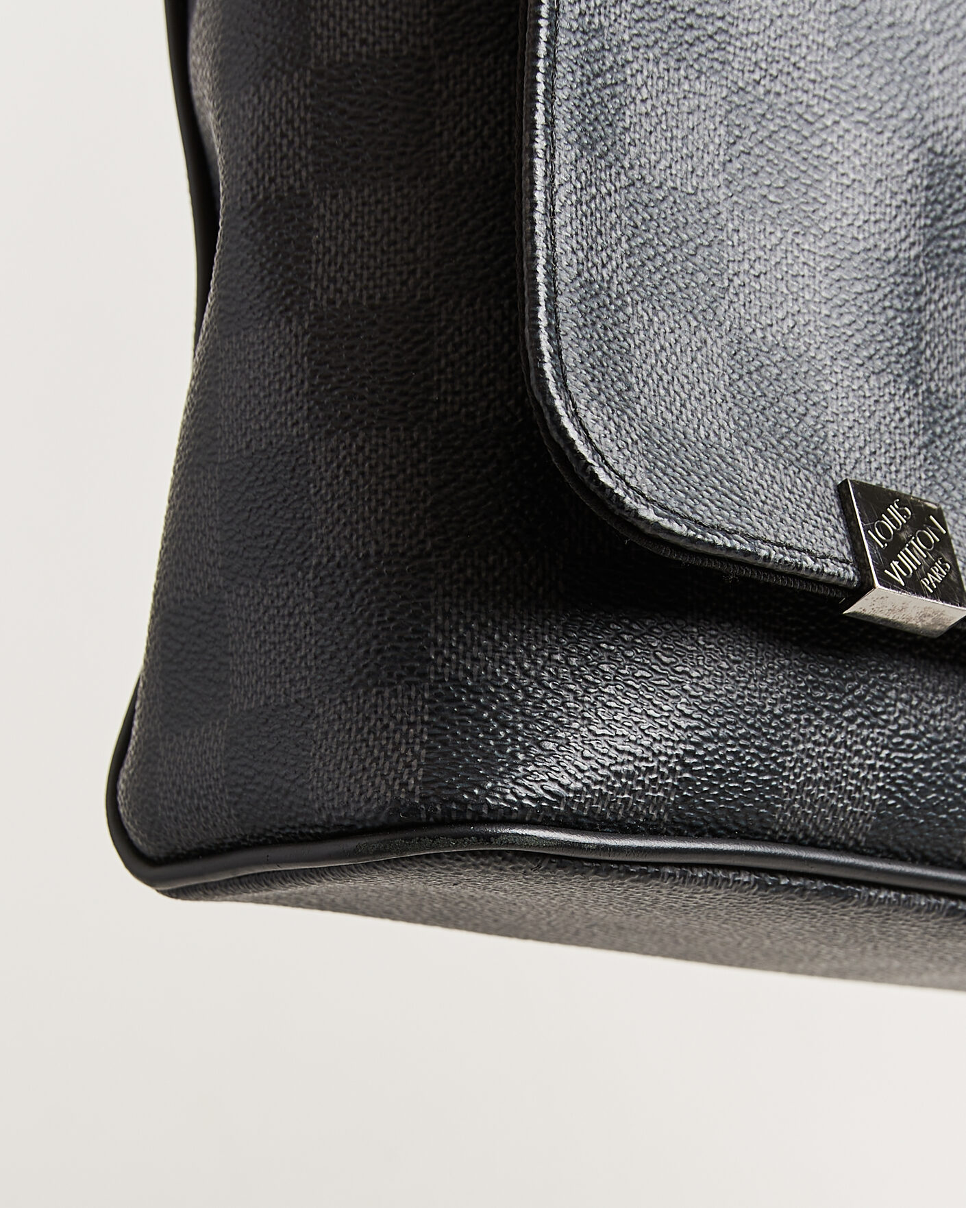 Hombres | Pre-Owned & Vintage Bags | Louis Vuitton Pre-Owned | Louis Vuitton District Messenger Bag MM Damier Graphite