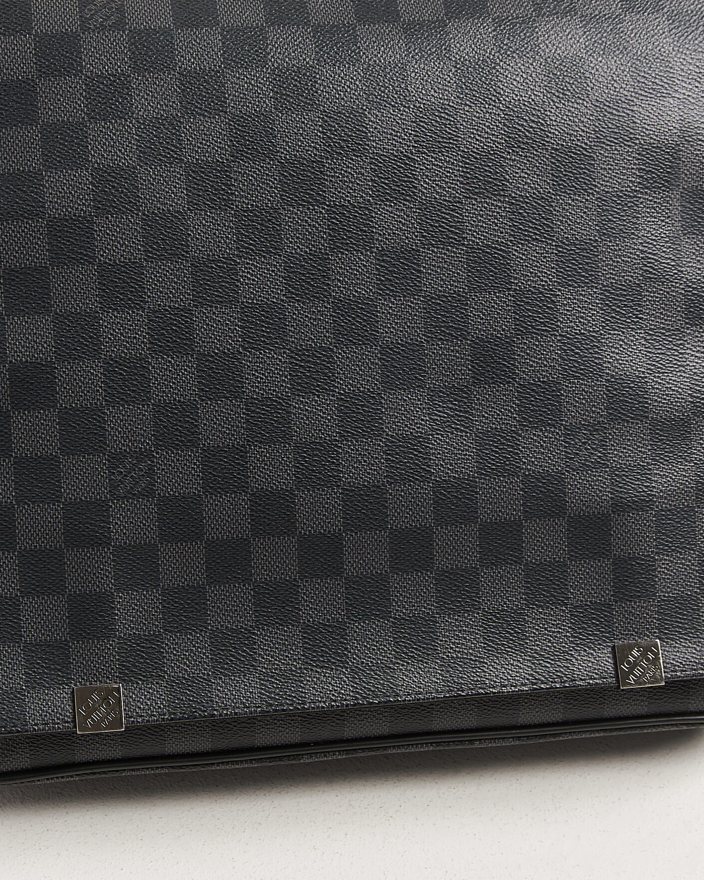 Hombres | Pre-Owned & Vintage Bags | Louis Vuitton Pre-Owned | Louis Vuitton District Messenger Bag MM Damier Graphite