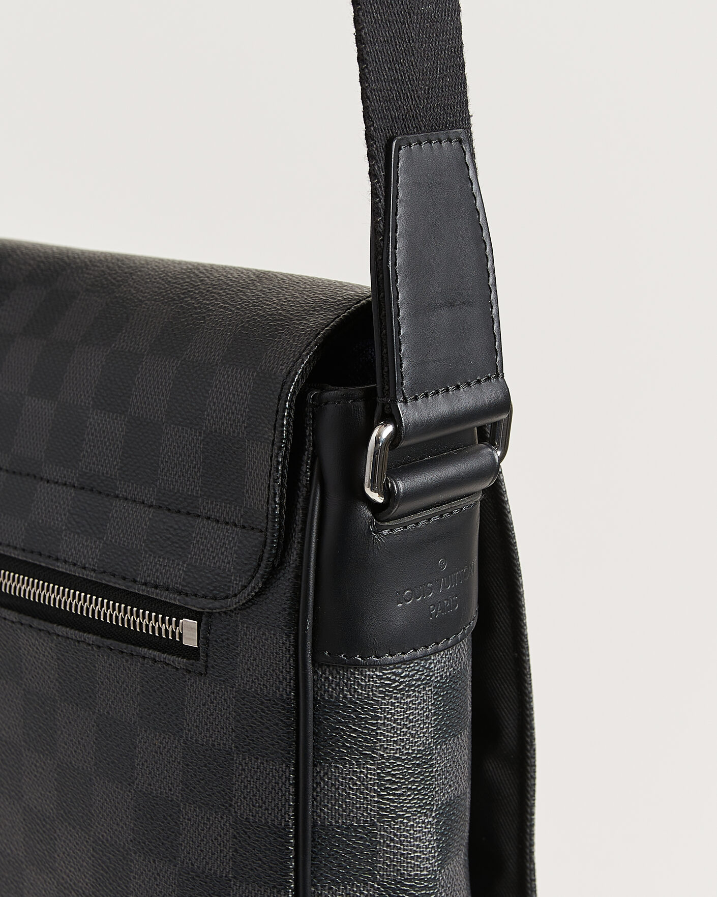Hombres | Pre-Owned & Vintage Bags | Louis Vuitton Pre-Owned | Louis Vuitton District Messenger Bag MM Damier Graphite
