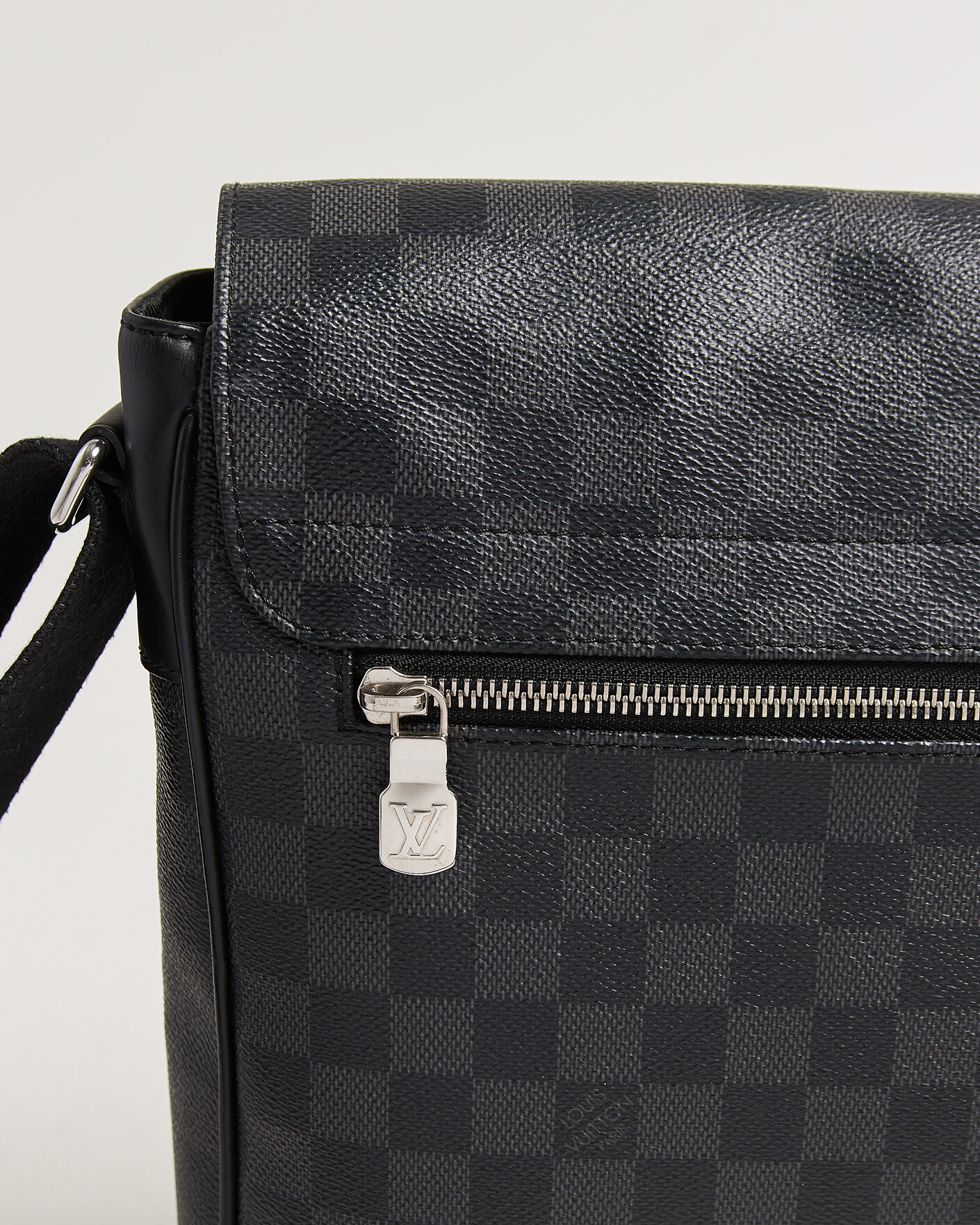 Hombres | Pre-Owned & Vintage Bags | Louis Vuitton Pre-Owned | Louis Vuitton District Messenger Bag MM Damier Graphite