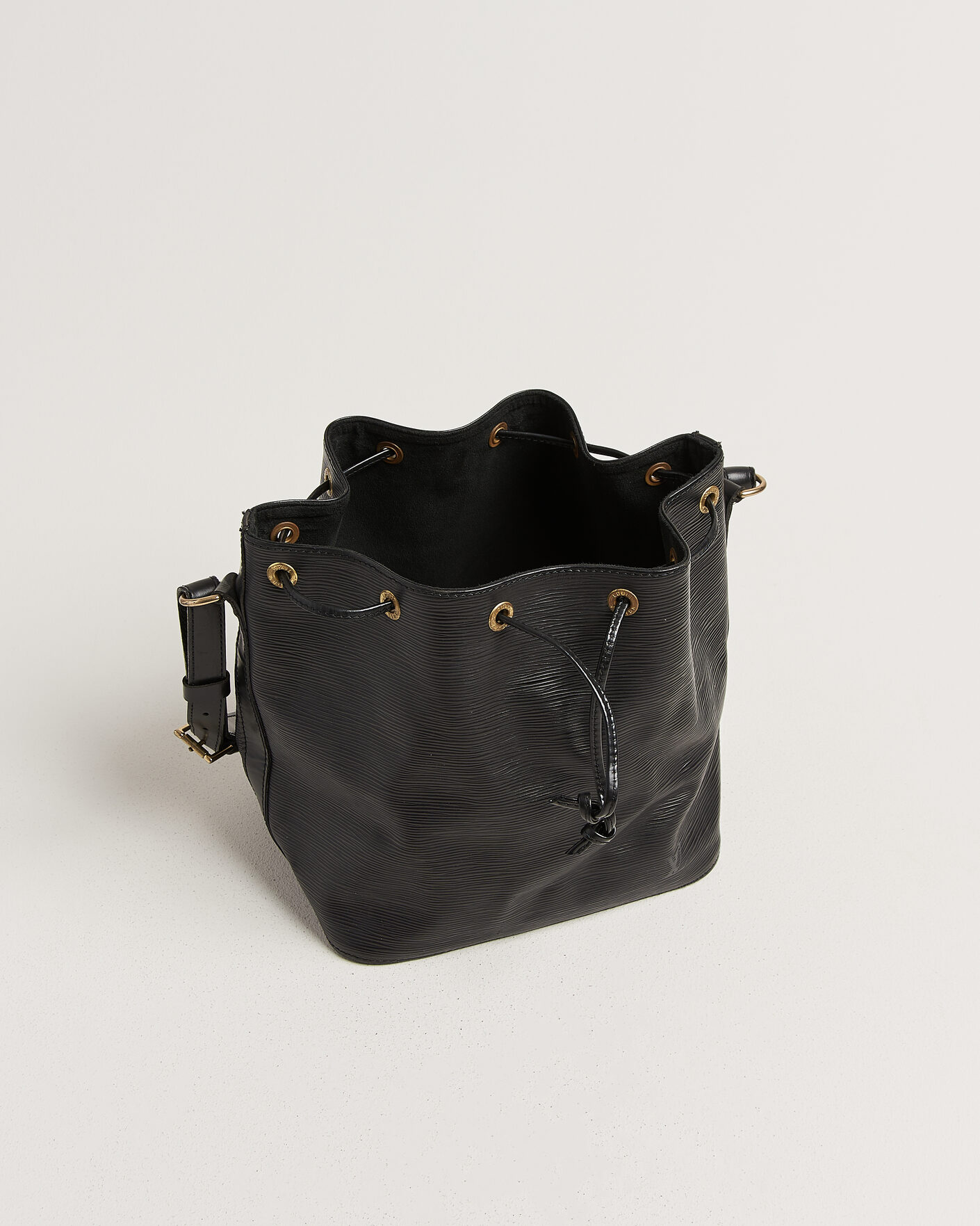 Hombres | Pre-Owned & Vintage Bags | Louis Vuitton Pre-Owned | Petit Noé Epi Leather Black