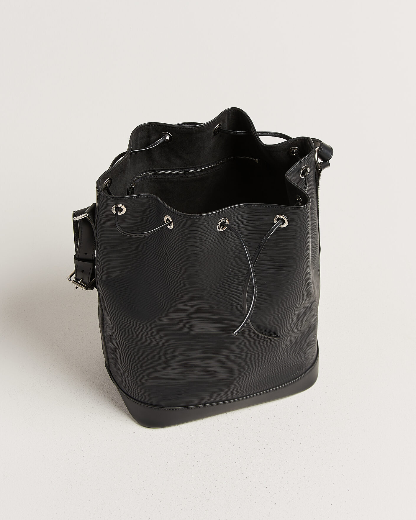 Hombres | Pre-Owned & Vintage Bags | Louis Vuitton Pre-Owned | Noé Epi Leather Black