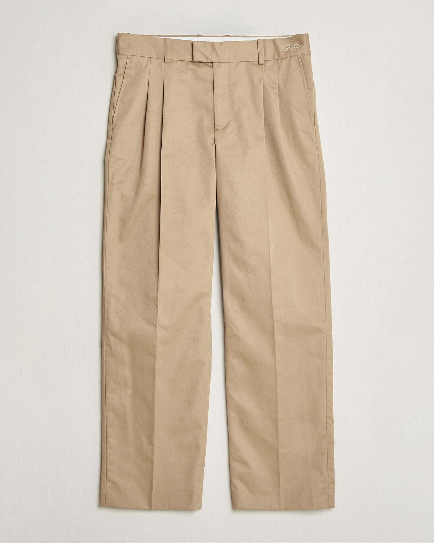 Hombres | Pantalones | Drôle de Monsieur | Gabardine Pleated Trousers Beige