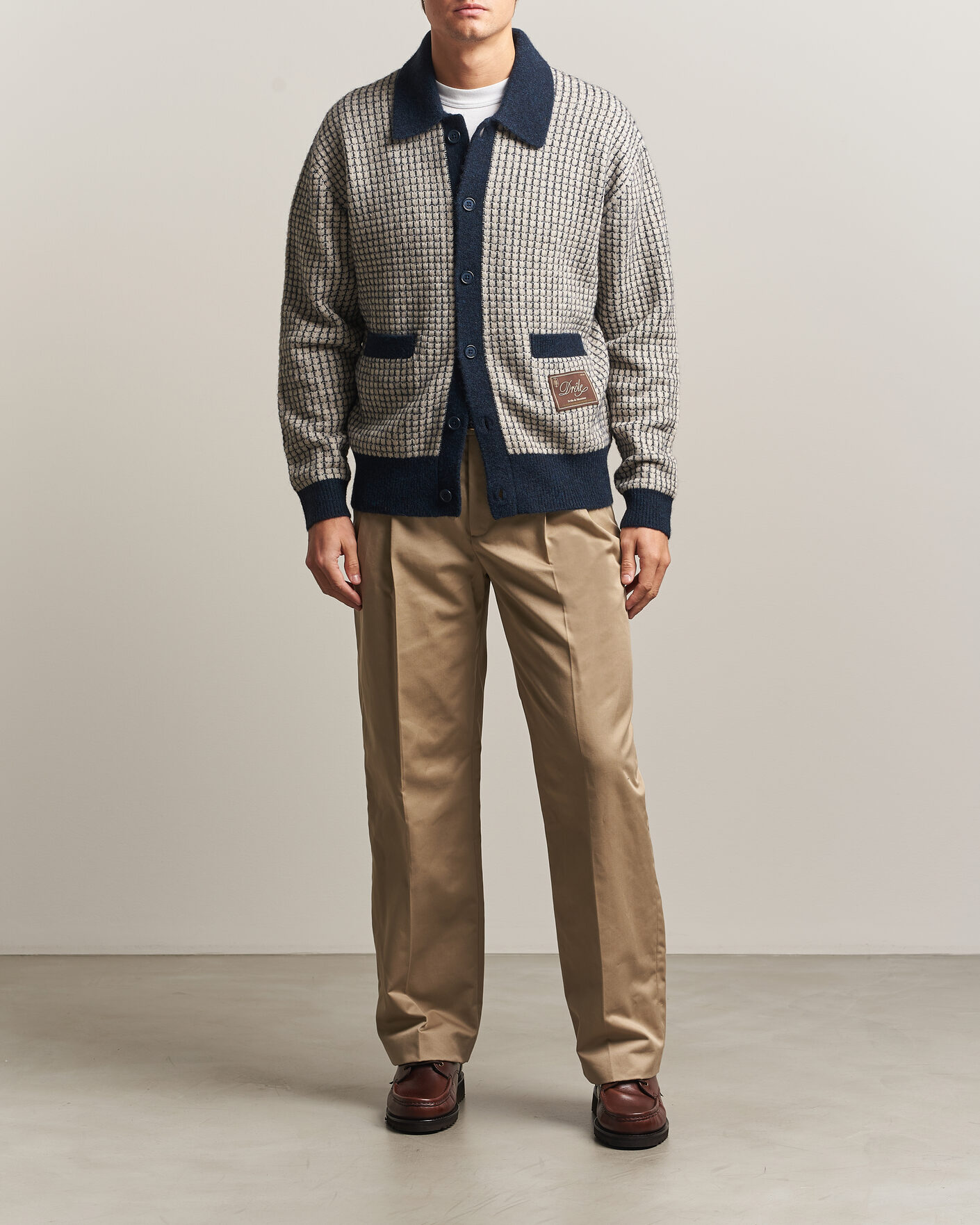 Hombres | Pantalones | Drôle de Monsieur | Gabardine Pleated Trousers Beige